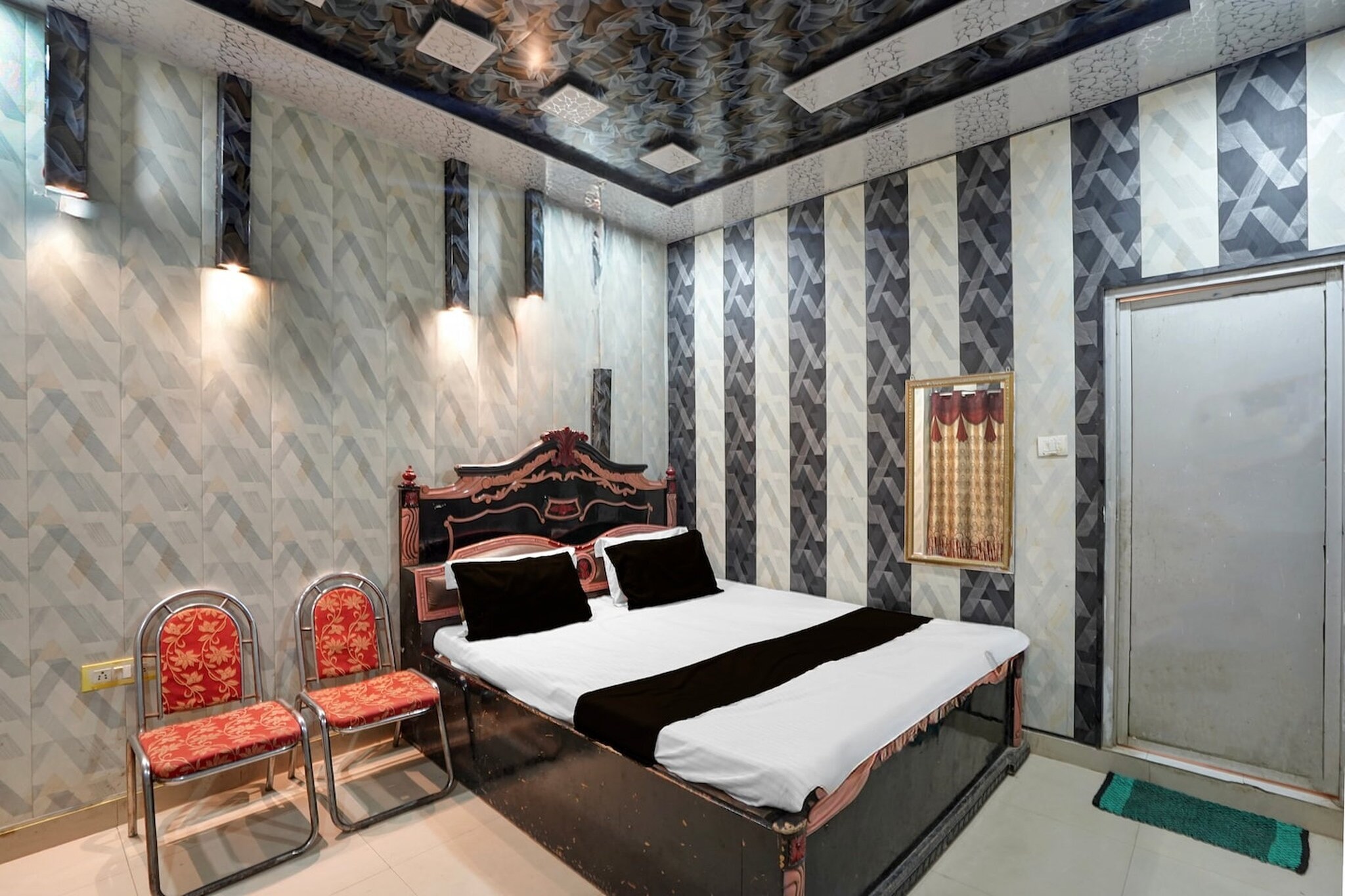 Set in Sultānpur, Uttar Pradesh region, Hotel O Sultanpur Railway Junction Formerly Sanskar Marriage Lawan is situated 1.6 km from Sultanpur Railway Station. With free WiFi, this 3-star hotel offers room service and a 24-hour front desk. The hotel features family rooms.
The units at the hotel come with a seating area, a flat-screen TV with satellite channels and a private bathroom with free toiletries and a bath or shower. All rooms at Hotel O Sultanpur Railway Junction Formerly Sanskar Marriage Lawan feature air conditioning and a desk.
Ayodhya Airport is 58 km away.
Early Check-In Policy: A full day’s room rate will be charged for check-ins before 6:00 AM. Complimentary early check-in is available between 6:00 AM and 10:00 AM, subject to room availability.
Check-in is only available to guests aged 18 and above. Please provide a government-issued ID to confirm your age.