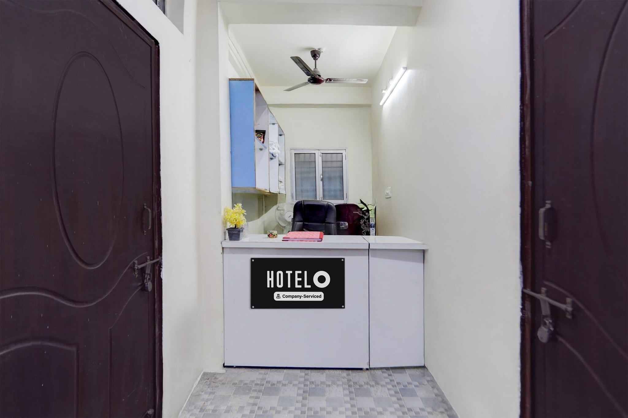 Ground floor: (bedroom(double bed, TV, seating area, air conditioning, Towels incl., telephone, Floor mattress), bathroom(bathtub or shower, shower, washbasin, toilet, shampoo, body soap, hot water), lift)