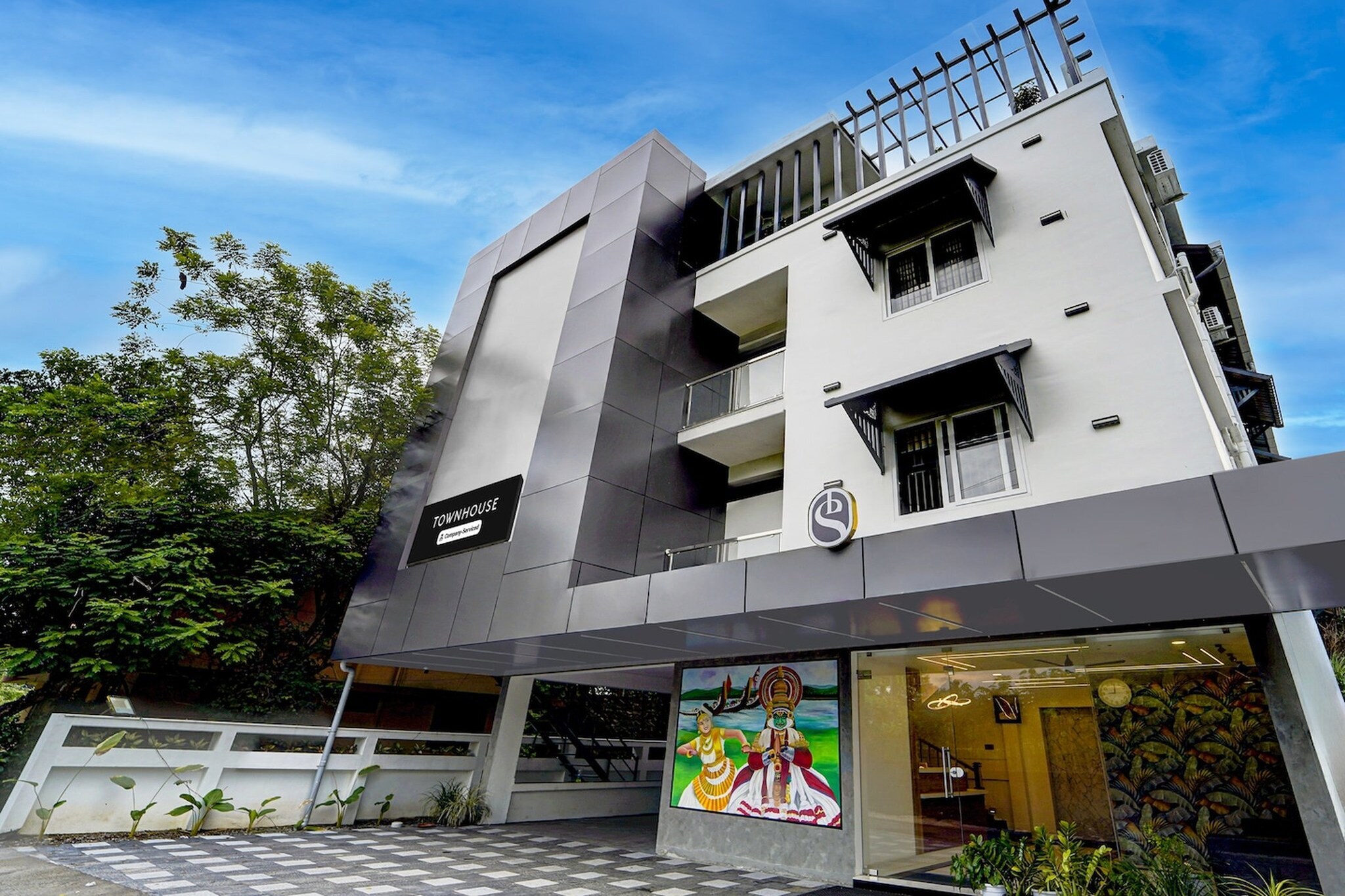 Situated within 31 km of Cochin Shipyard and 2.7 km of CIAL Convention Centre, Townhouse Cochin Airport Formerly Skyluxe features rooms with air conditioning and a private bathroom in Nedumbassery. With free WiFi, this 2-star hotel offers room service and a 24-hour front desk. The hotel has family rooms.
All rooms at the hotel are fitted with a seating area, a flat-screen TV with satellite channels and a private bathroom with free toiletries and a bath or shower. The rooms have a desk.
Adlux International Convention & Exhibition Centre is 9.4 km from Townhouse Cochin Airport Formerly Skyluxe, while Aluva Railway Station is 13 km from the property. Cochin International Airport is 1 km away.
Early Check-In Policy: A full day’s room rate will be charged for check-ins before 6:00 AM. Complimentary early check-in is available between 6:00 AM and 10:00 AM, subject to room availability.
Check-in is only available to guests aged 18 and above. Please provide a government-issued ID to confirm your age.
