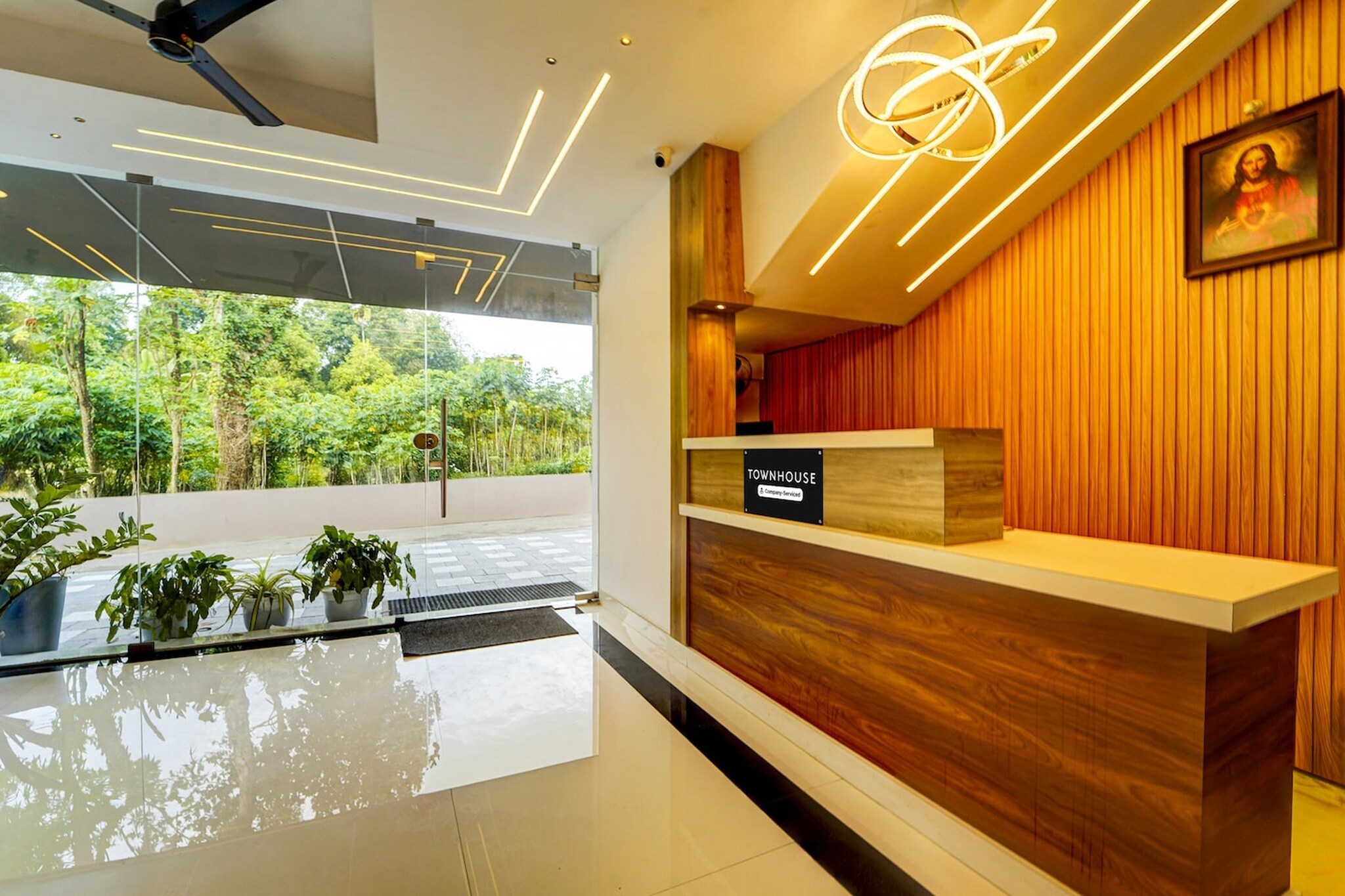 Townhouse Cochin Airport Skyluxe