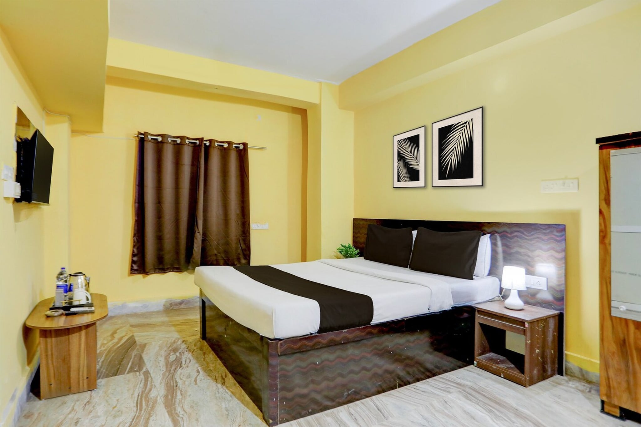 Set within 7.2 km of Bhubaneswar Station and 13 km of Janardana Temple, Hotel O Palasuni Bridge Bhubaneswar Formerly Ganpat offers rooms with air conditioning and a private bathroom in Mancheshwar. This 3-star hotel offers room service, a 24-hour front desk and free WiFi. The hotel has family rooms.
All guest rooms at the hotel come with a seating area, a flat-screen TV with satellite channels and a private bathroom with free toiletries and a bath or shower. The units feature a desk.
Biju Patnaik International Airport is 9 km from the property.
Early Check-In Policy: A full day’s room rate will be charged for check-ins before 6:00 AM. Complimentary early check-in is available between 6:00 AM and 10:00 AM, subject to room availability.
Check-in is only available to guests aged 18 and above. Please provide a government-issued ID to confirm your age.