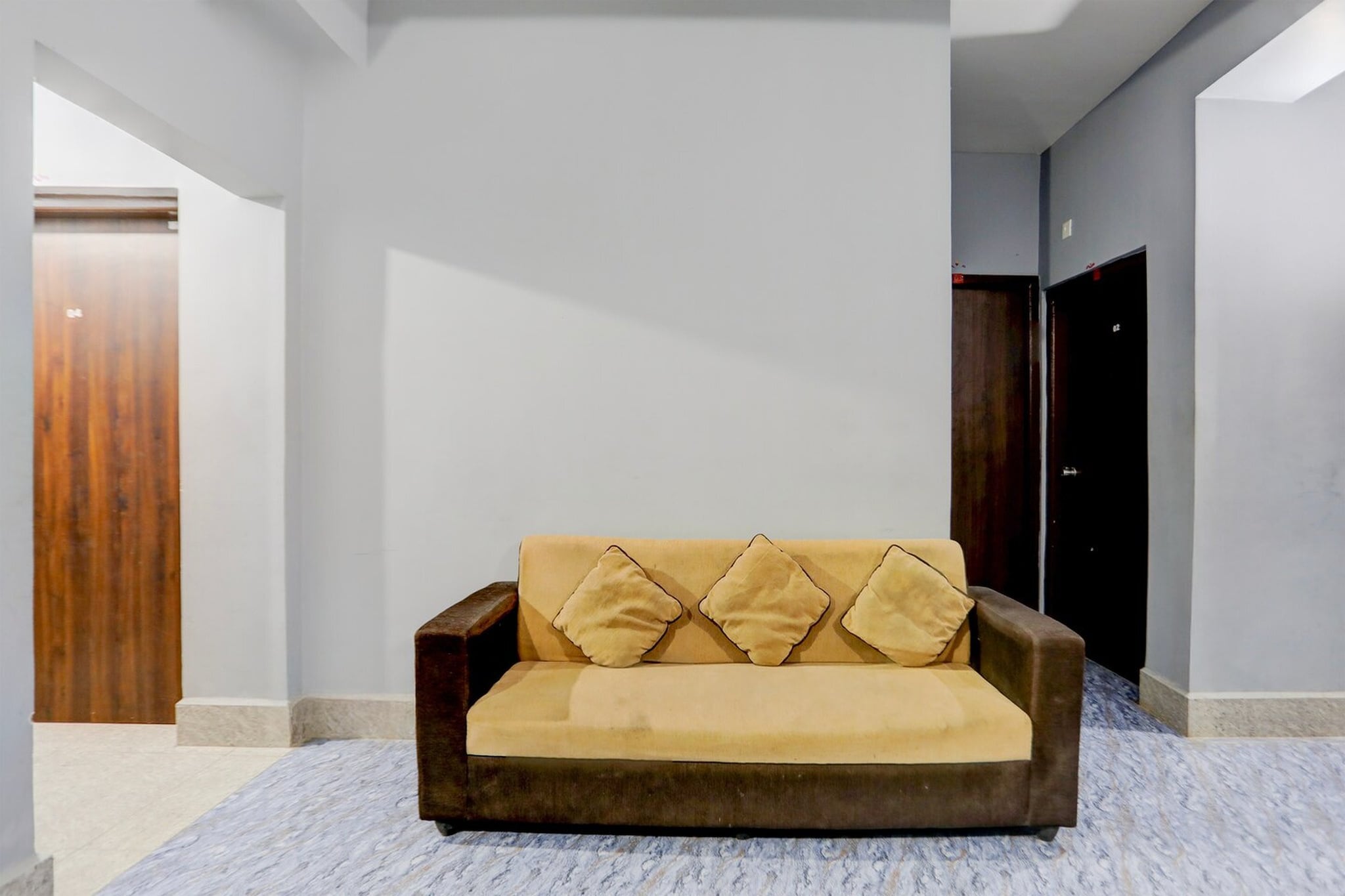 Ground floor: (bedroom(double bed, TV, seating area, air conditioning, Towels incl., telephone, Floor mattress), bathroom(bathtub or shower, shower, washbasin, toilet, shampoo, body soap, hot water))