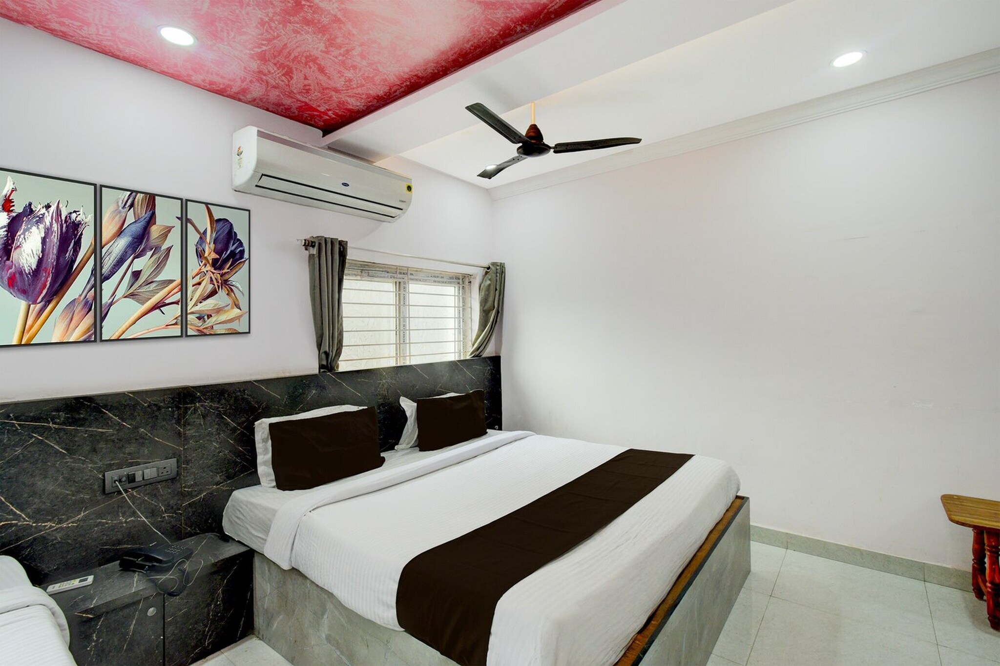 Situated within 7.2 km of Charminar and 7.4 km of Mecca Masjid, Collection O Chirag Stay features rooms with air conditioning and a private bathroom in Hyderabad. This 3-star hotel offers room service, a 24-hour front desk and free WiFi. The hotel has family rooms.
All rooms at the hotel are fitted with a seating area, a flat-screen TV with satellite channels and a private bathroom with free toiletries and a bath or shower. Guest rooms have a desk.
Chowmahalla Palace is 7.8 km from Collection O Chirag Stay, while AP State Archaeology Museum is 11 km from the property. Rajiv Gandhi International Airport is 20 km away.
Early Check-In Policy: A full day’s room rate will be charged for check-ins before 6:00 AM. Complimentary early check-in is available between 6:00 AM and 10:00 AM, subject to room availability.
Check-in is only available to guests aged 18 and above. Please provide a government-issued ID to confirm your age.
