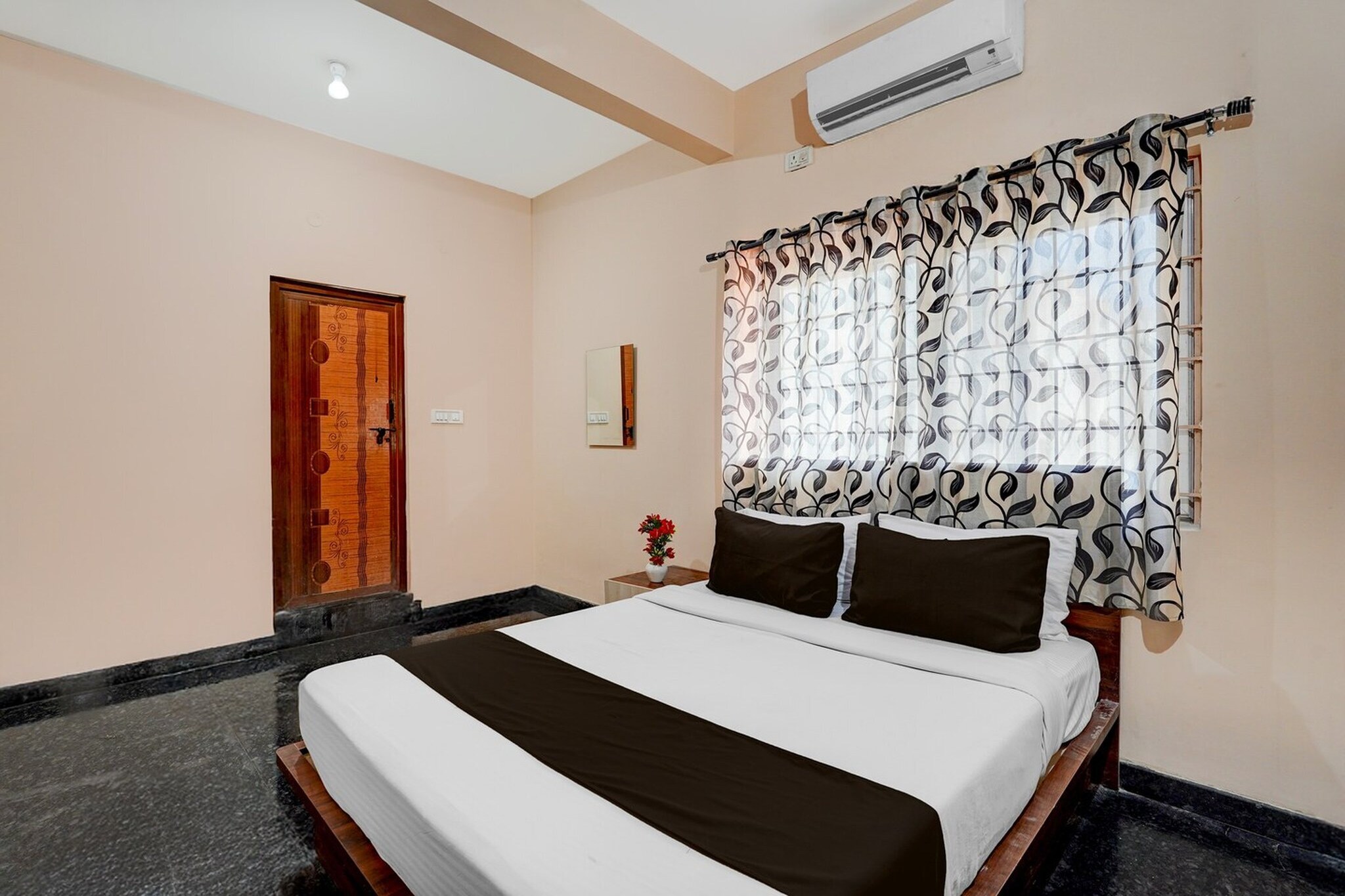 Located within 19 km of Commercial Street and 19 km of The Heritage Centre & Aerospace Museum, Collection O Kammasandra Gate Bus Terminal Formerly Riches Inn provides rooms with air conditioning and a private bathroom in Bayappanhalli. This 3-star hotel offers room service, a 24-hour front desk and free WiFi. The hotel features family rooms.
All units at the hotel are equipped with a seating area, a flat-screen TV with satellite channels and a private bathroom with free toiletries and a bath or shower. The rooms include a desk.
Chinnaswamy Stadium is 20 km from Collection O Kammasandra Gate Bus Terminal Formerly Riches Inn, while Indira Gandhi Musical Fountain Park is 21 km away. Kempegowda International Airport is 23 km from the property.
Early Check-In Policy: A full day’s room rate will be charged for check-ins before 6:00 AM. Complimentary early check-in is available between 6:00 AM and 10:00 AM, subject to room availability.
Check-in is only available to guests aged 18 and above. Please provide a government-issued ID to confirm your age.
