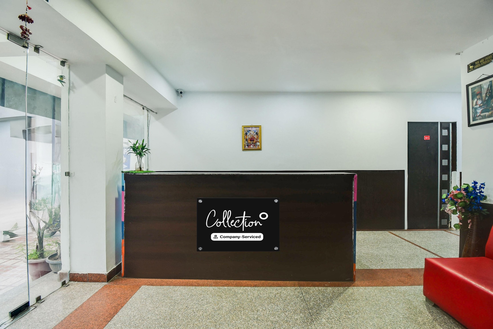 Ground floor: (bedroom(double bed, TV, seating area, air conditioning, Towels incl., telephone, Floor mattress), bathroom(bathtub or shower, shower, washbasin, toilet, shampoo, body soap, hot water), Parking, electric kettle, balcony, swimming pool(shared with other guests), lift, Laundry Package incl.)
