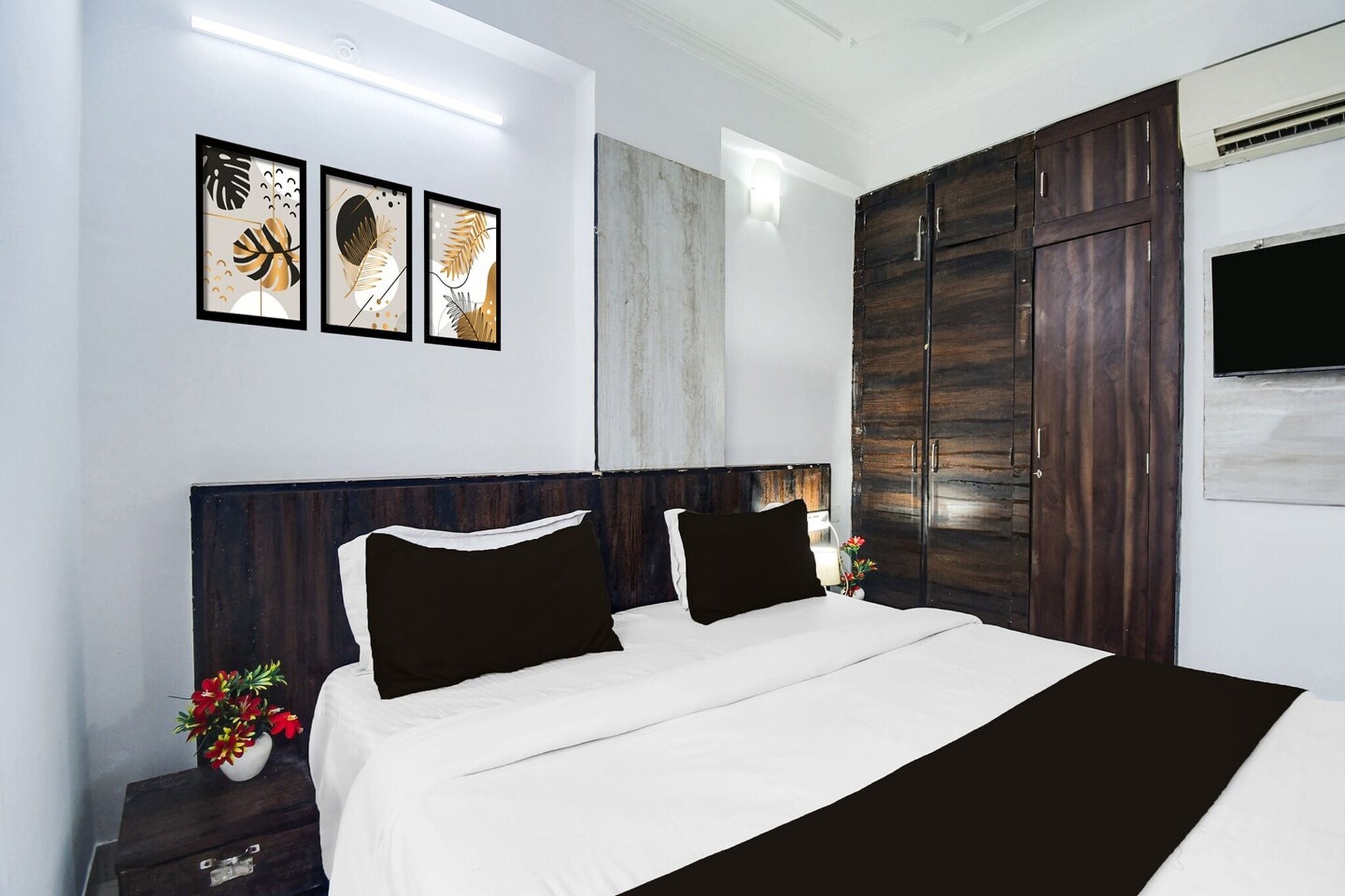 Enjoy a comfortable and hassle-free experience at our thoughtfully designed property. Each room is equipped with modern amenities, cozy bedding, and elegant decor to make you feel right at home. Located conveniently with easy access to public transport and major attractions, it's perfect for both business and leisure travelers. Cleanliness and guest comfort are our top priorities, and our team is available 24/7 to assist you throughout your stay.
Early Check-In Policy: A full day’s room rate will be charged for check-ins before 6:00 AM. Complimentary early check-in is available between 6:00 AM and 10:00 AM, subject to room availability.
Check-in is only available to guests aged 18 and above. Please provide a government-issued ID to confirm your age.