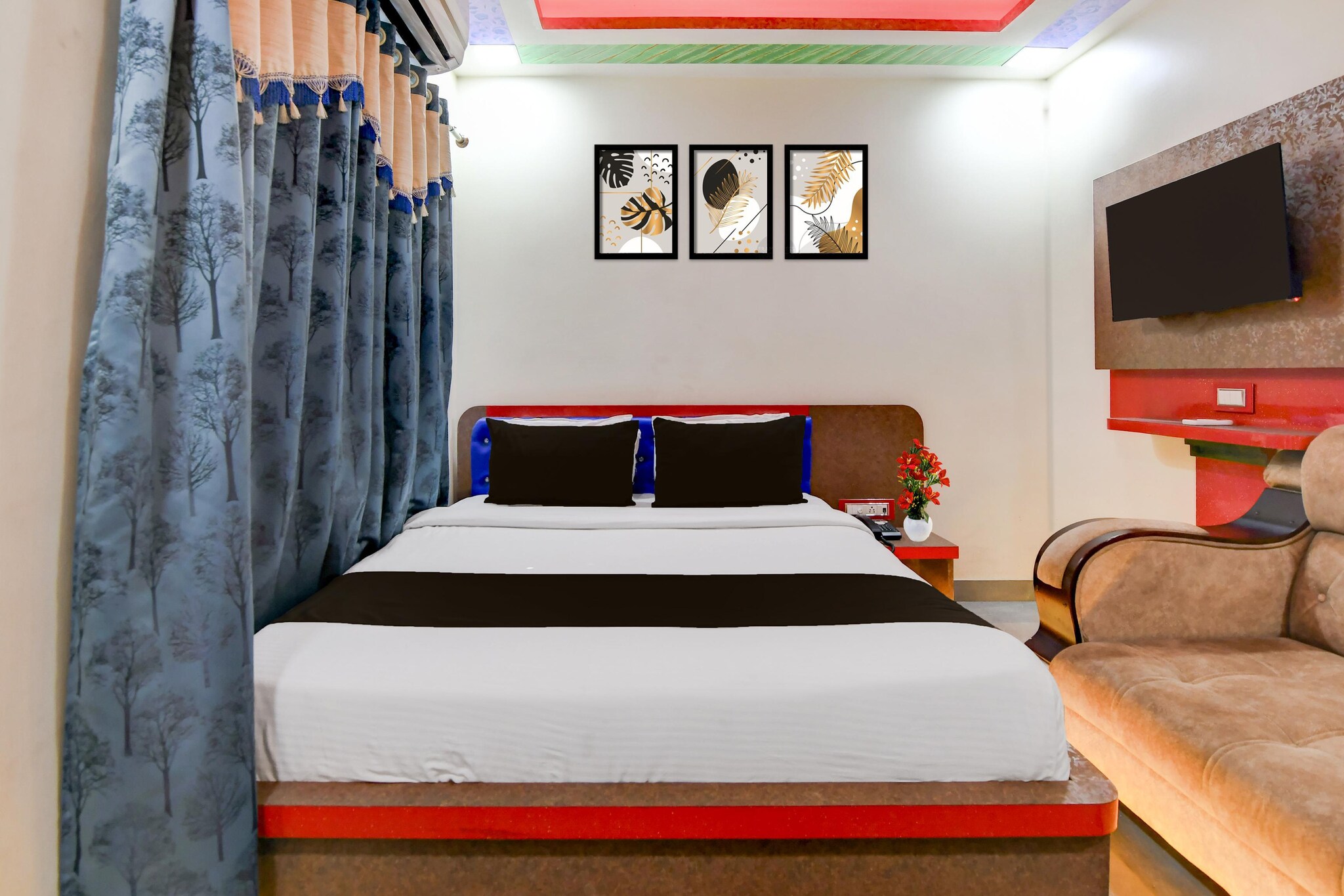 Set within 4.2 km of Dumdum Metro Station and 6.7 km of M G Road Metro Station, Townhouse Lake Town Clock Tower Formerly Crown Comfort offers rooms with air conditioning and a private bathroom in Pātipukur. This 4-star hotel offers room service, a 24-hour front desk and free WiFi. The hotel has family rooms.
All guest rooms at the hotel come with a seating area, a flat-screen TV with satellite channels and a private bathroom with free toiletries and a bath or shower. The rooms feature a desk.
Sealdah Railway Station is 7.7 km from Townhouse Lake Town Clock Tower Formerly Crown Comfort, while Esplanade Metro Station is 9 km from the property. Netaji Subhash Chandra Bose International Airport is 6 km away.
Early Check-In Policy: A full day’s room rate will be charged for check-ins before 6:00 AM. Complimentary early check-in is available between 6:00 AM and 10:00 AM, subject to room availability.
Check-in is only available to guests aged 18 and above. Please provide a government-issued ID to confirm your age.