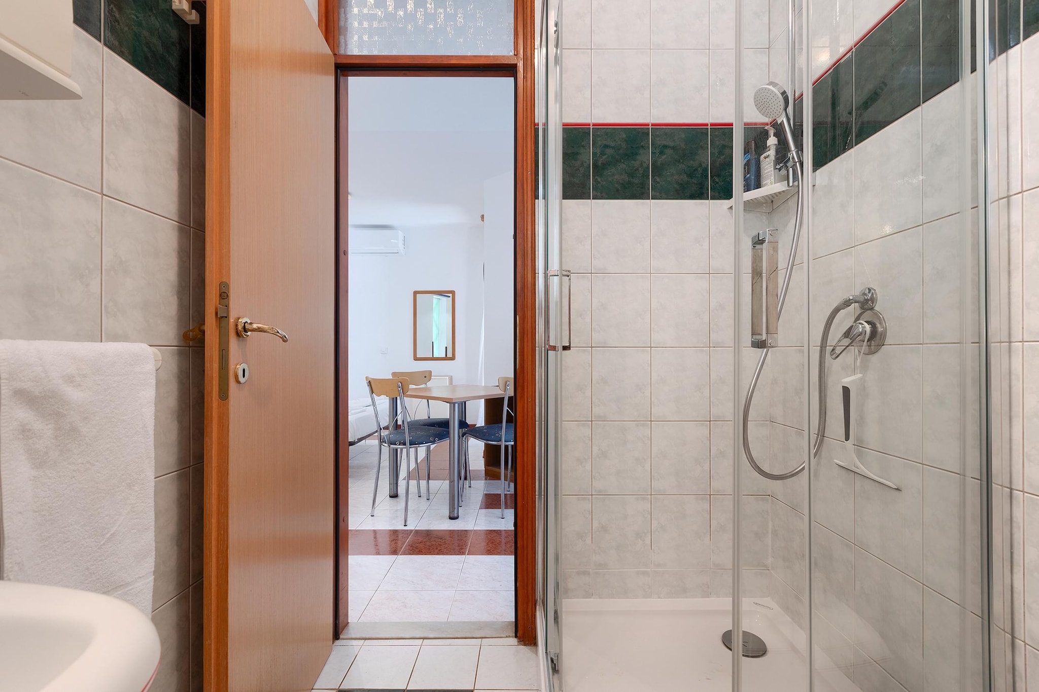 House Loncar - Studio - Bathroom