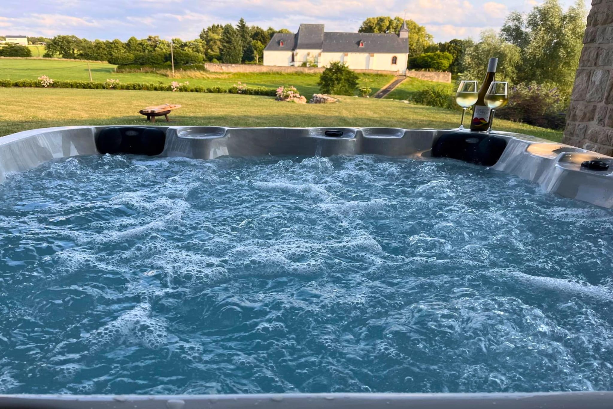 Eifel-Finca mit Whirlpool und Gartenlounge-Wellness