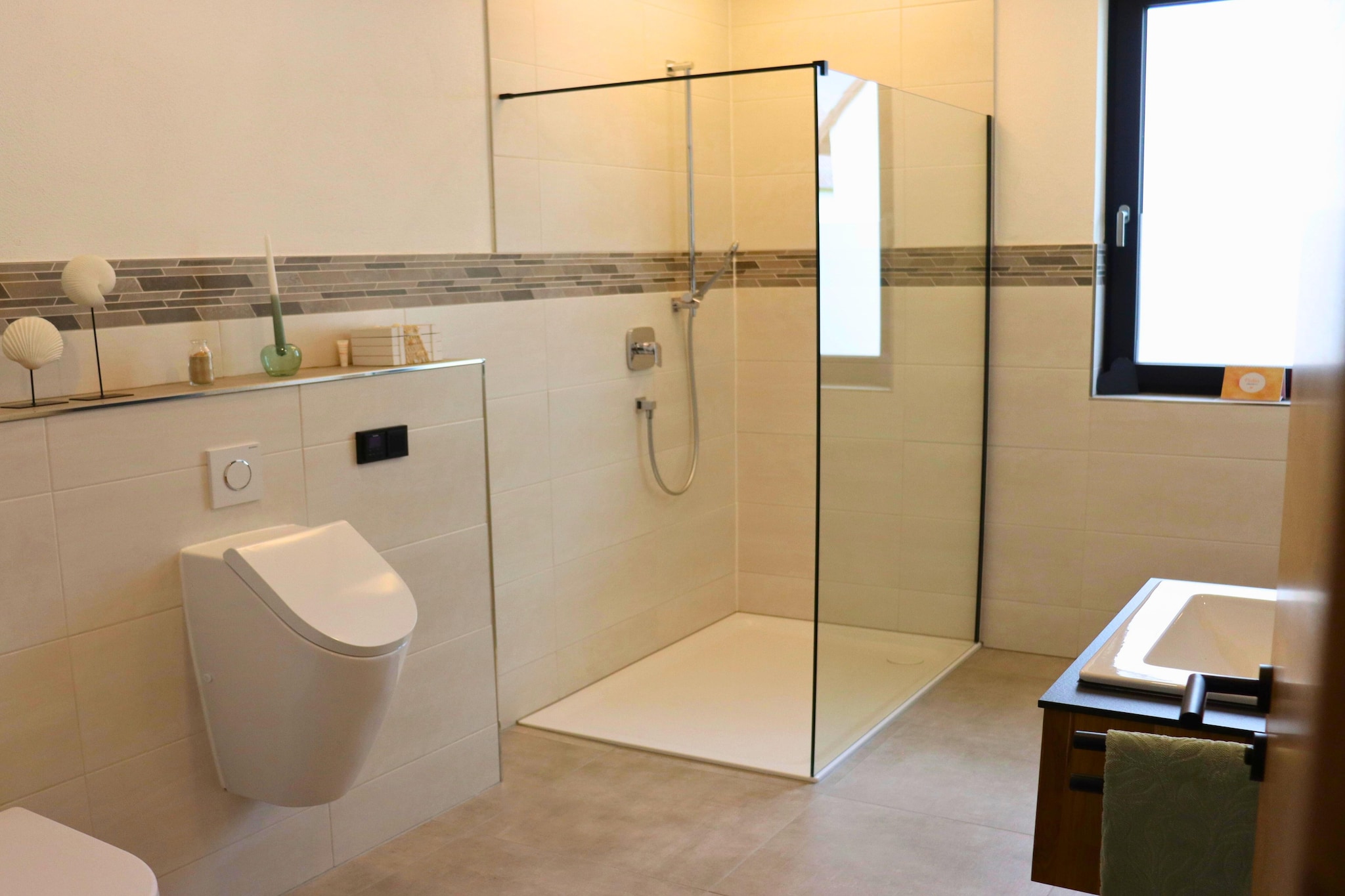 Eifel-Finca mit Whirlpool und Gartenlounge-Badkamer