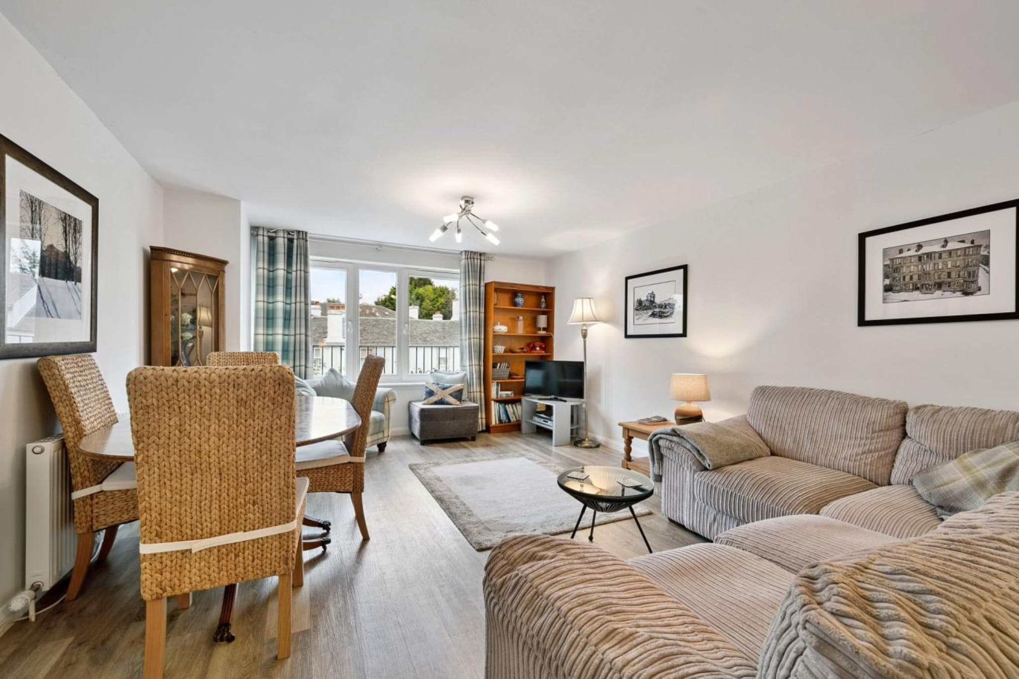 Riverside View - Woonkamer