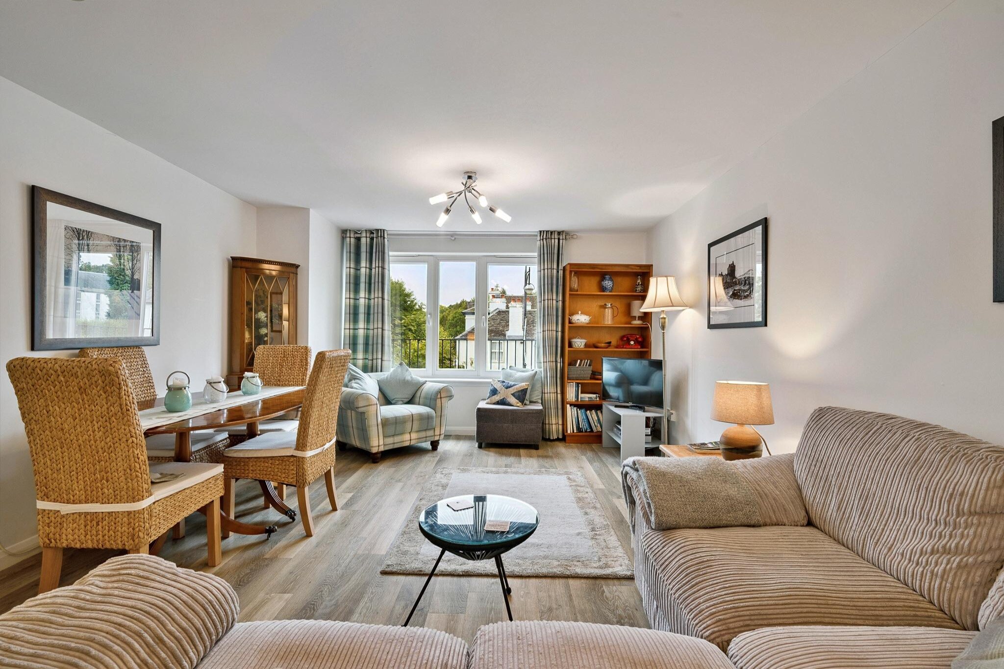 Riverside View - Woonkamer