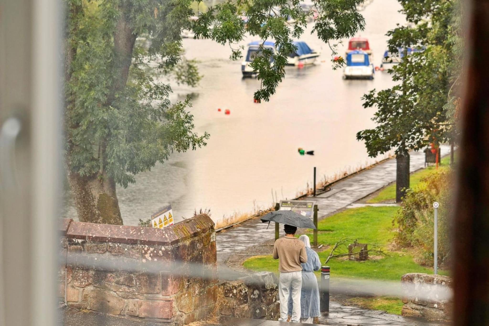 Riverside View - Uitzicht zomer