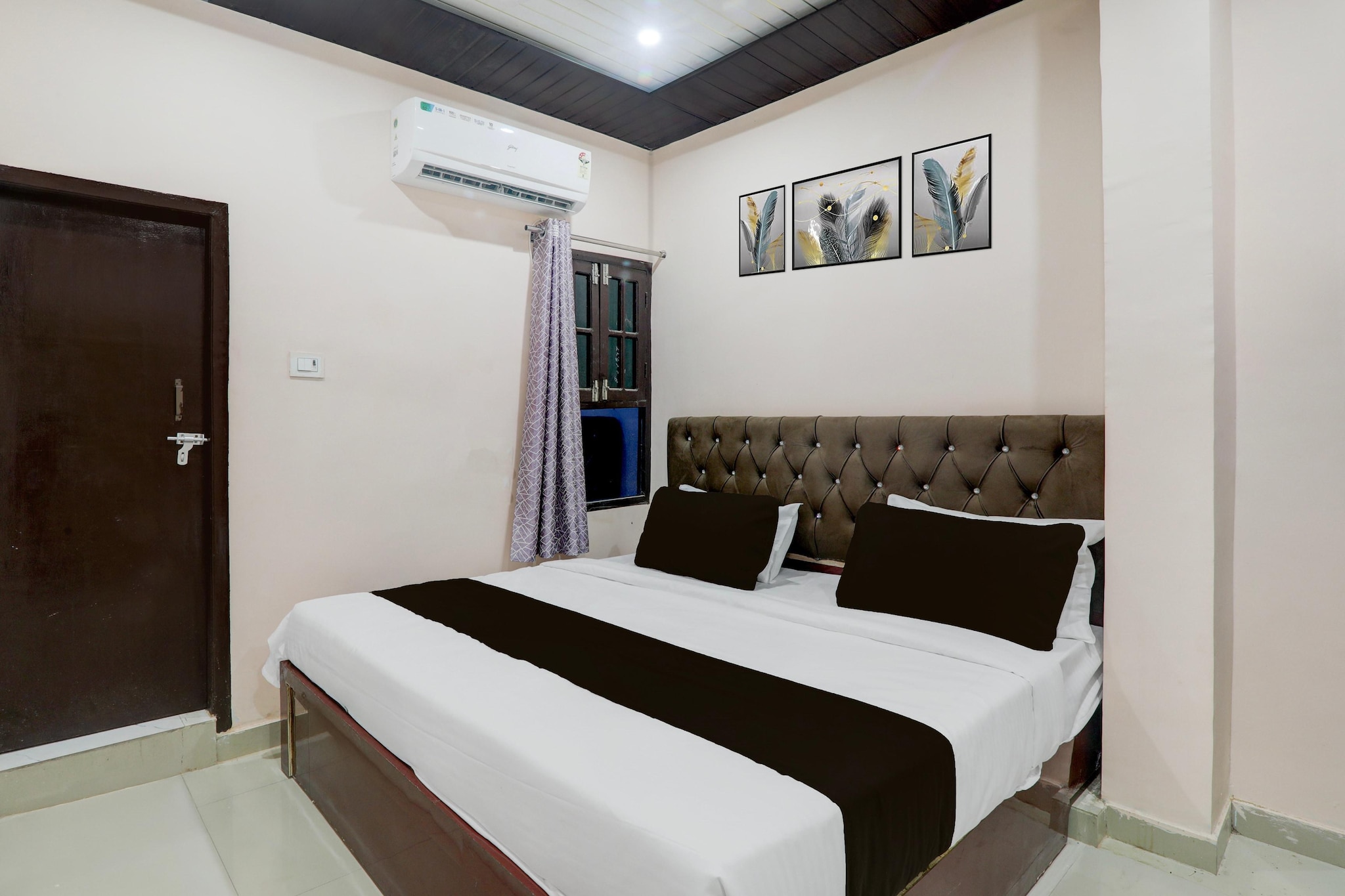 Hotel O Shri Buddheshwar Temple