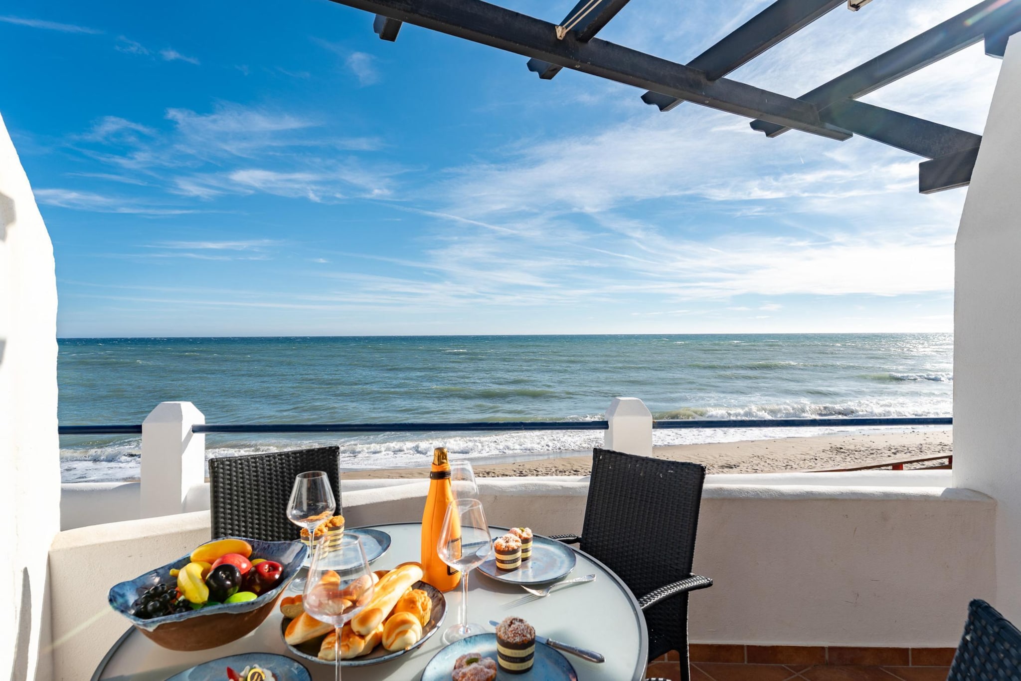 CT 401 - Faro's Beachfront Apartment in Calahonda-Terrace balcony