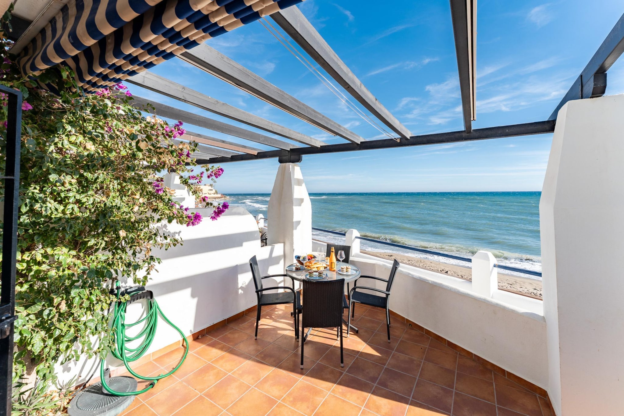CT 401 - Faro's Beachfront Apartment in Calahonda-Terrace balcony