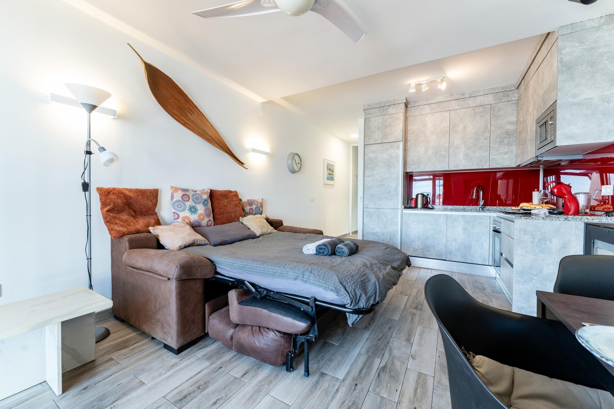 CT 401 - Faro's Beachfront Apartment in Calahonda-Bedroom