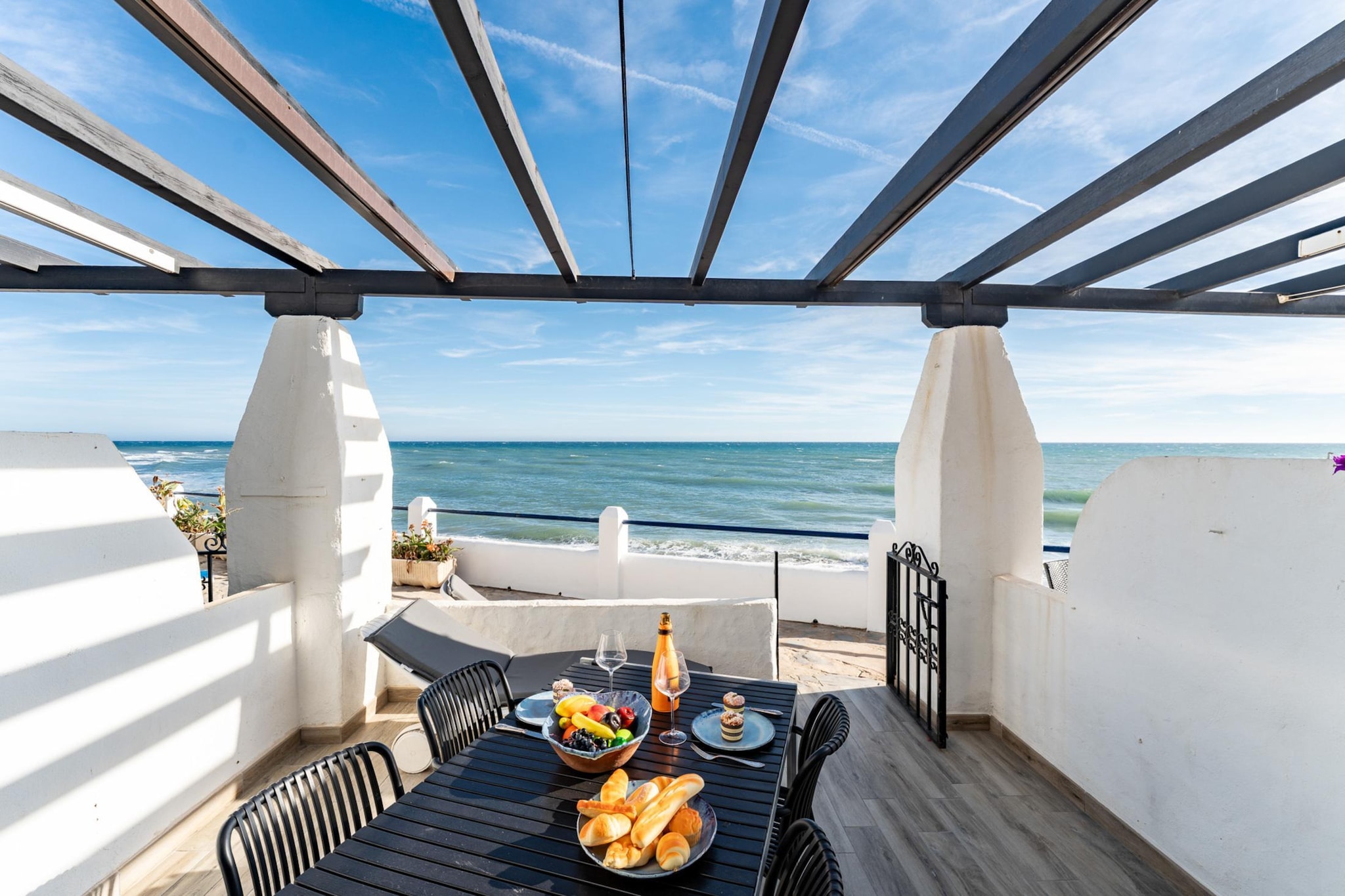 CT 399 - Faro's Beachfront Apartment in Calahonda-Terrace balcony