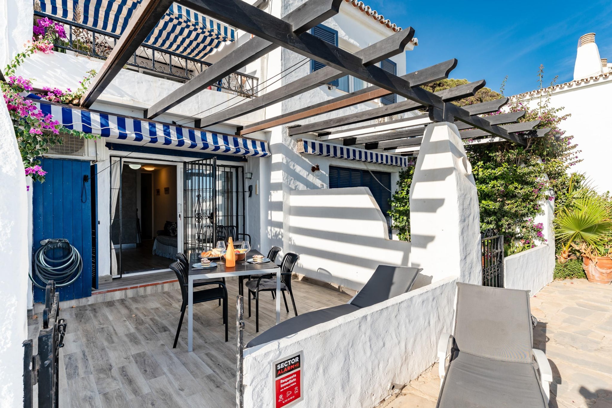 CT 399 - Faro's Beachfront Apartment in Calahonda-Terrace balcony