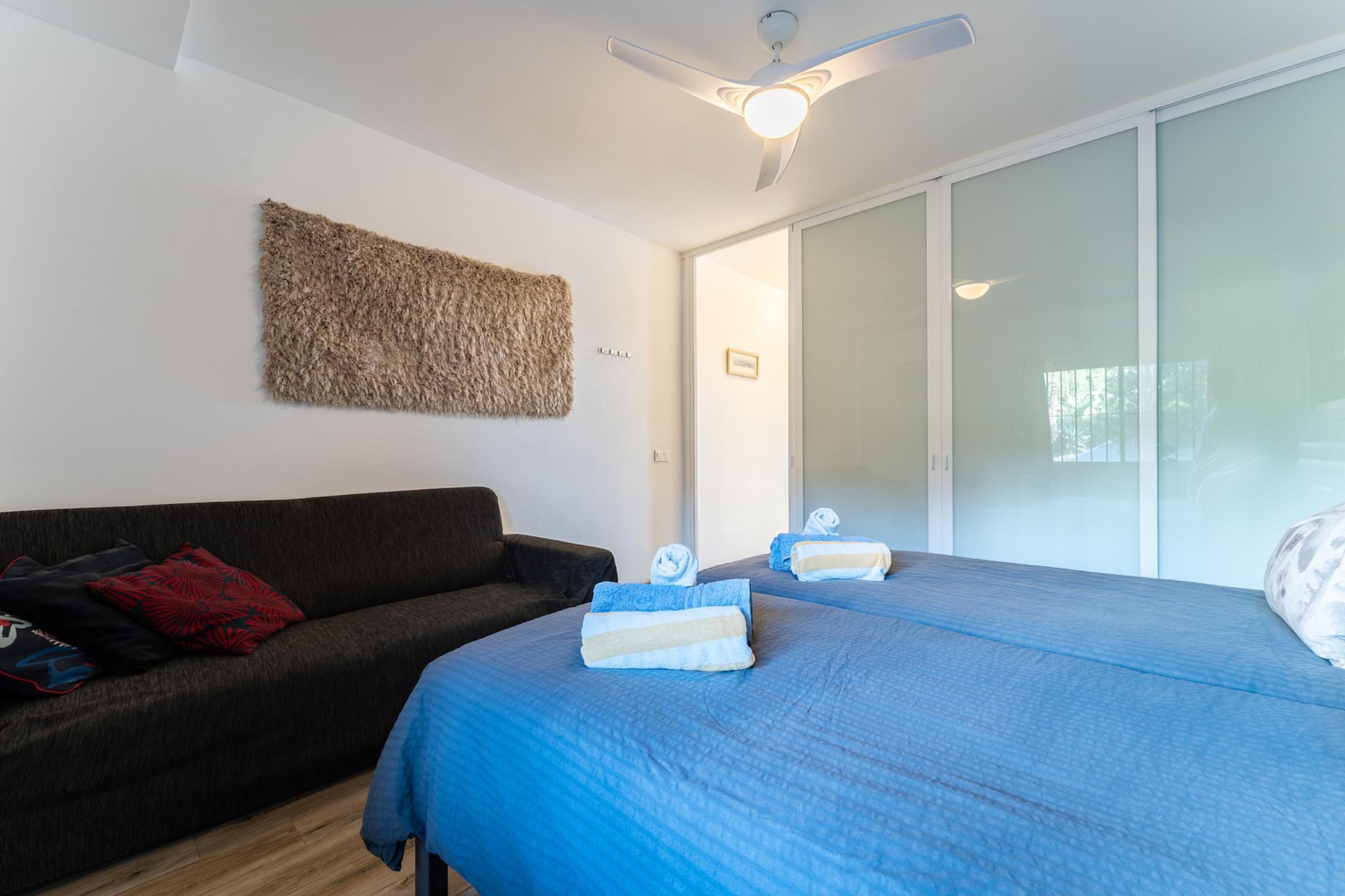 CT 399 - Faro's Beachfront Apartment in Calahonda-Bedroom