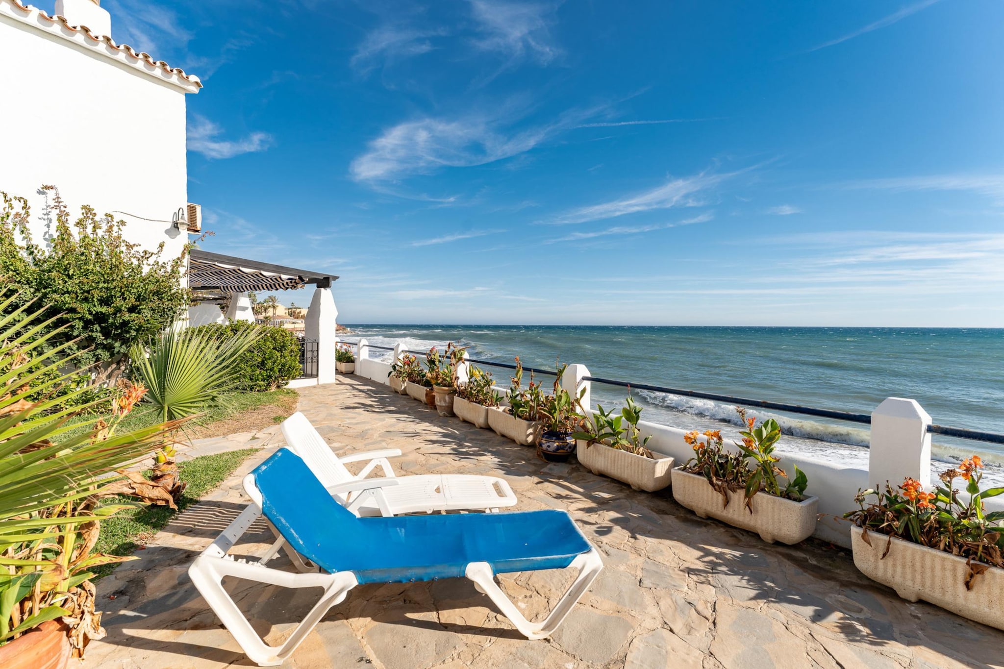 CT 400 - Faro's Beachfront House in Calahonda-Terrace balcony