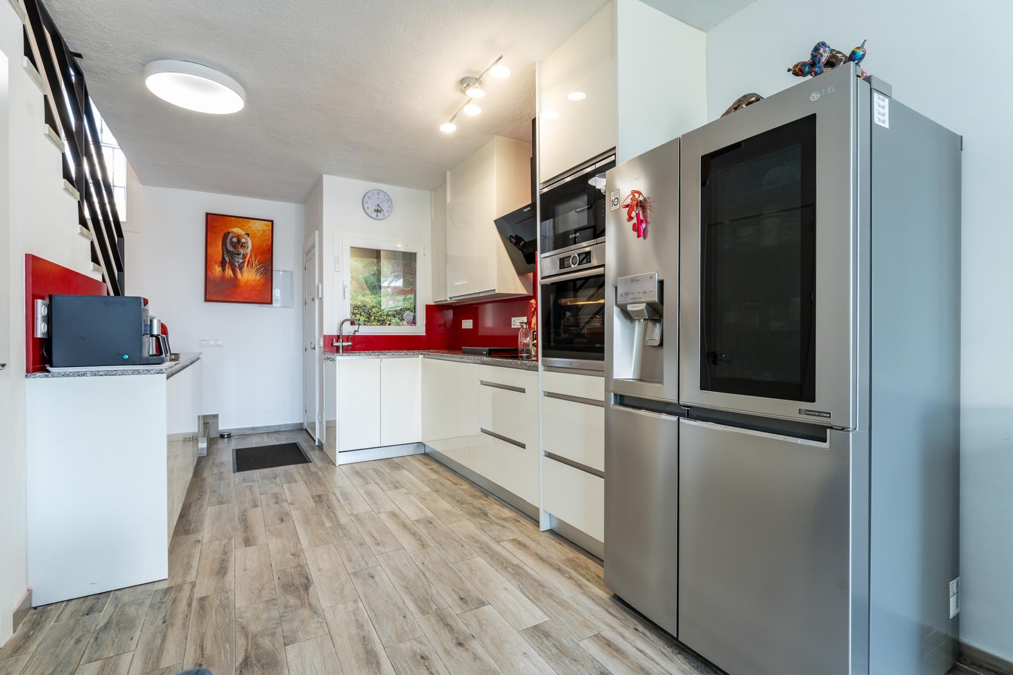 CT 400 - Faro's Beachfront House in Calahonda-Kitchen