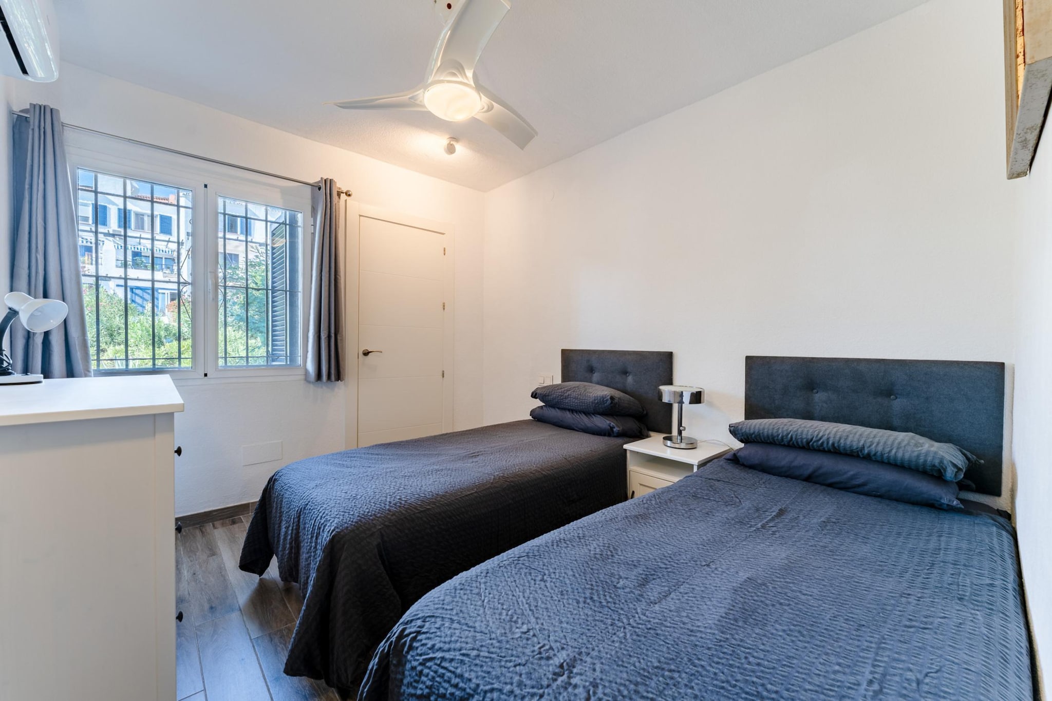 CT 400 - Faro's Beachfront House in Calahonda-Bedroom