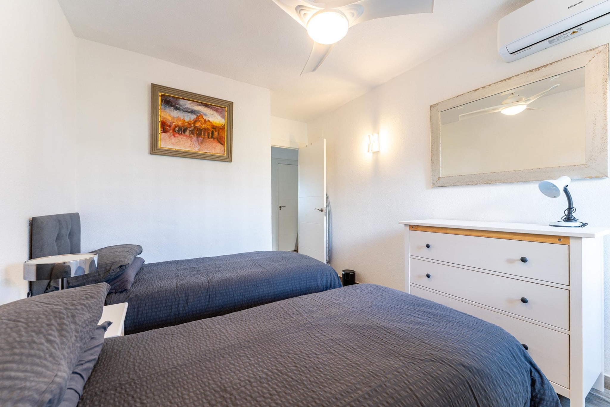 CT 400 - Faro's Beachfront House in Calahonda-Bedroom