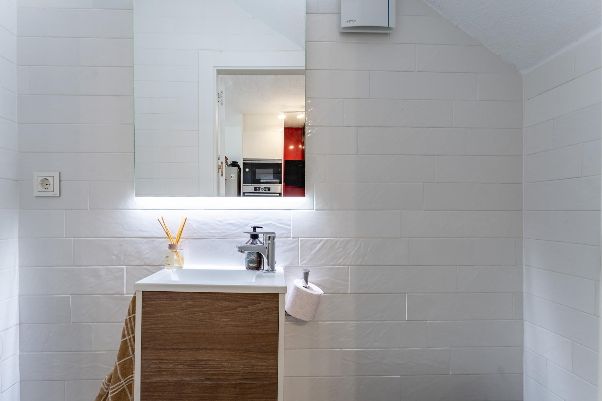 CT 400 - Faro's Beachfront House in Calahonda-Bathroom