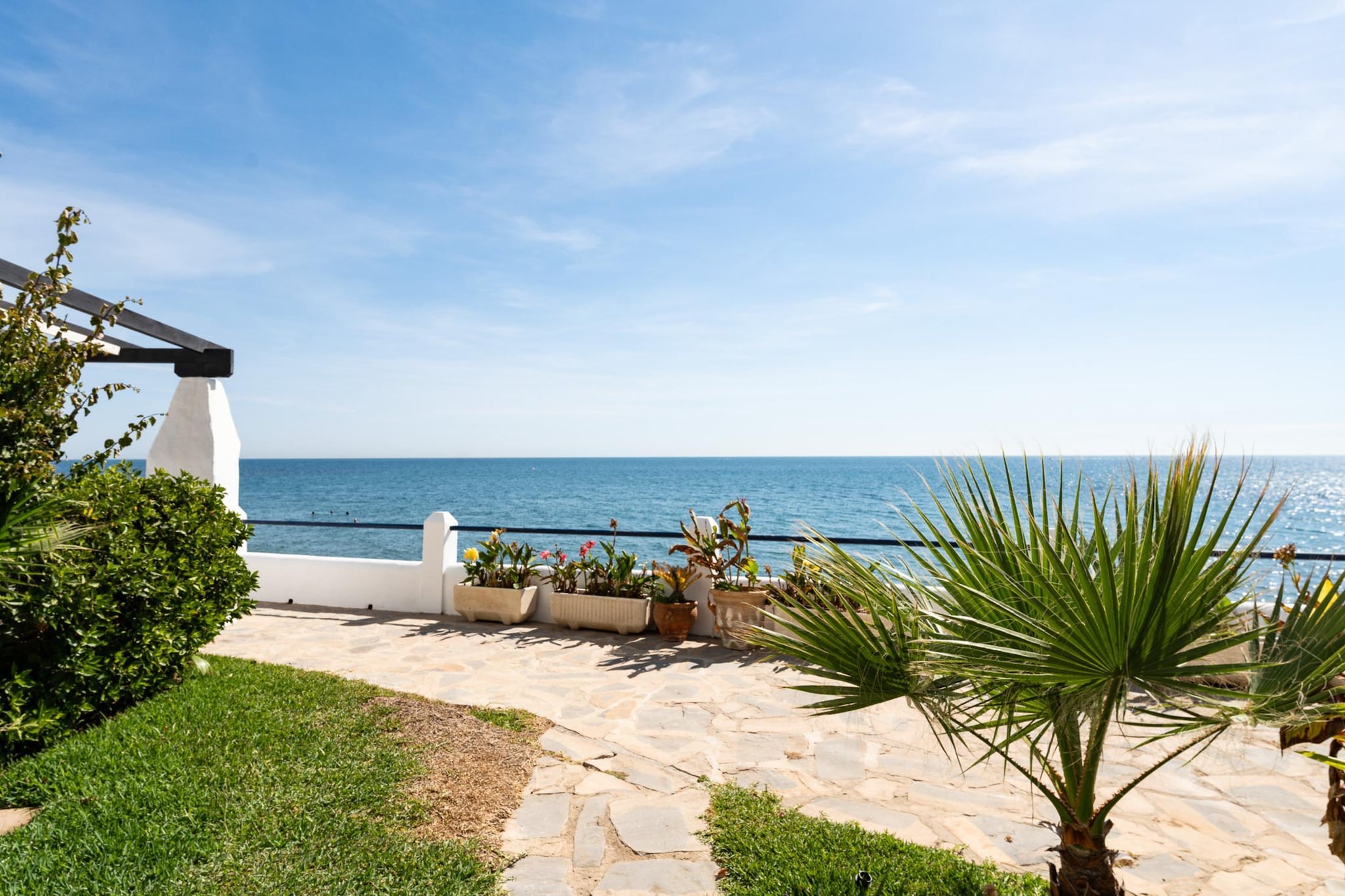 CT 398 - Faro's Beachfront House in Calahonda-Terrace balcony
