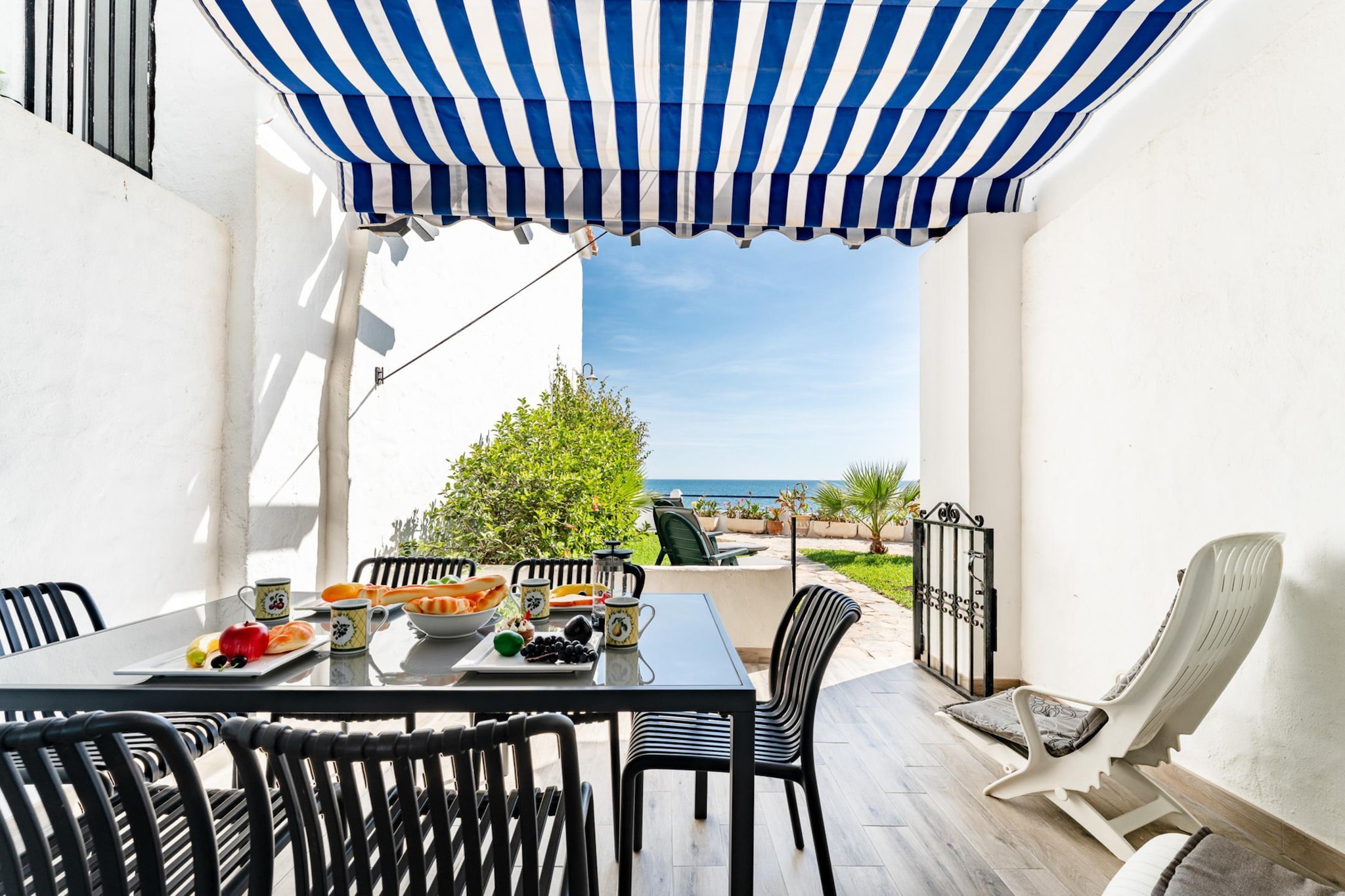 CT 398 - Faro's Beachfront House in Calahonda-Terrace balcony
