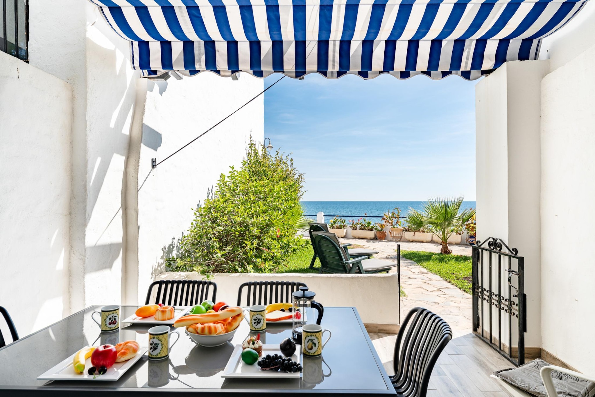 CT 398 - Faro's Beachfront House in Calahonda-Terrace balcony