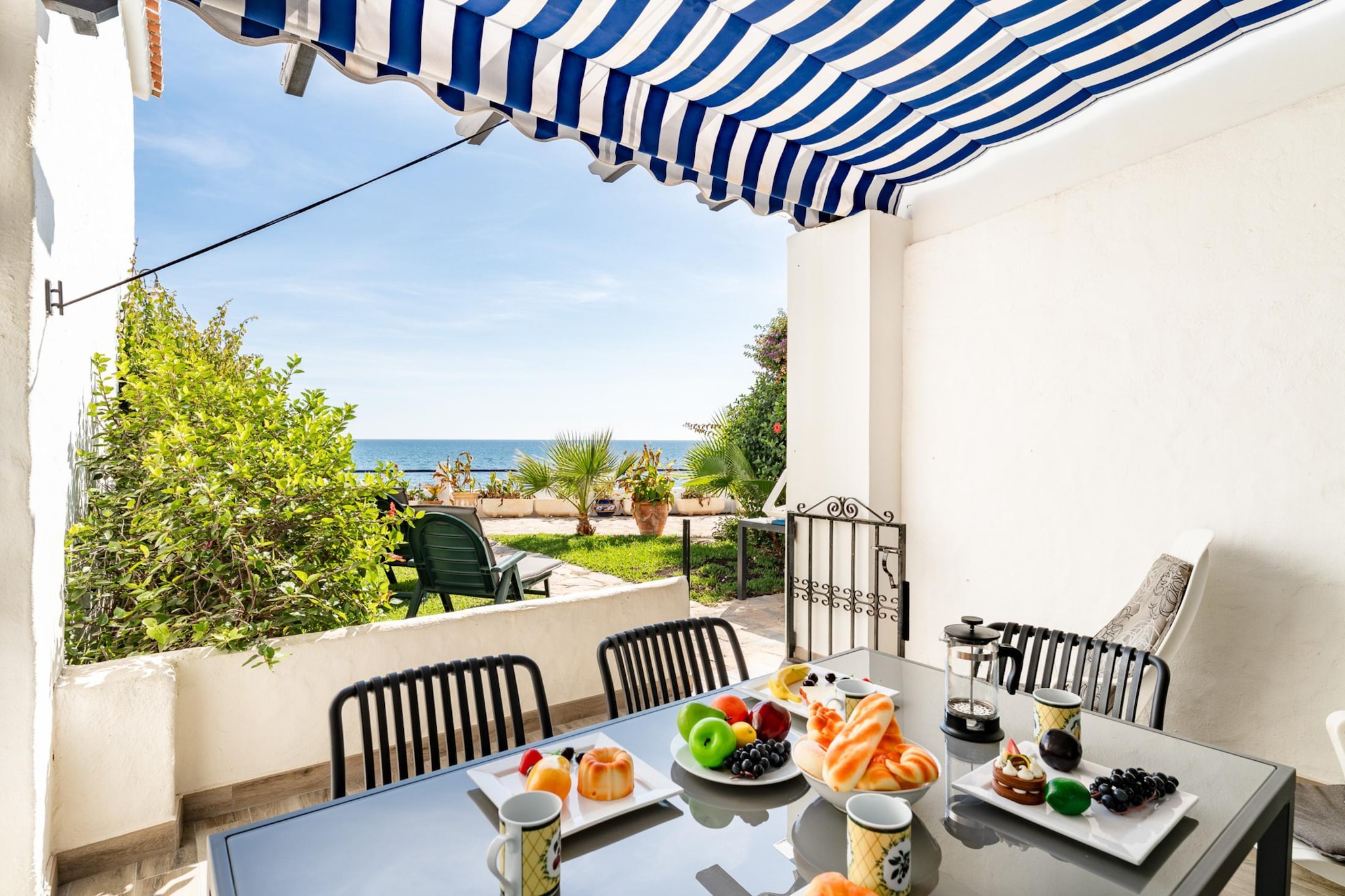 CT 398 - Faro's Beachfront House in Calahonda-Terrace balcony