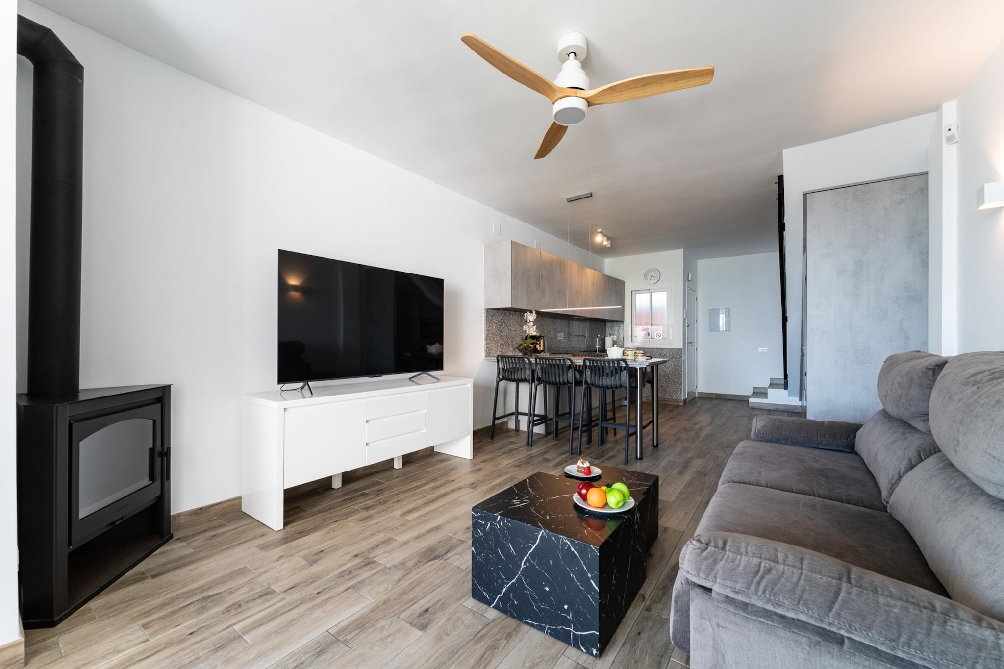 CT 398 - Faro's Beachfront House in Calahonda-Living room