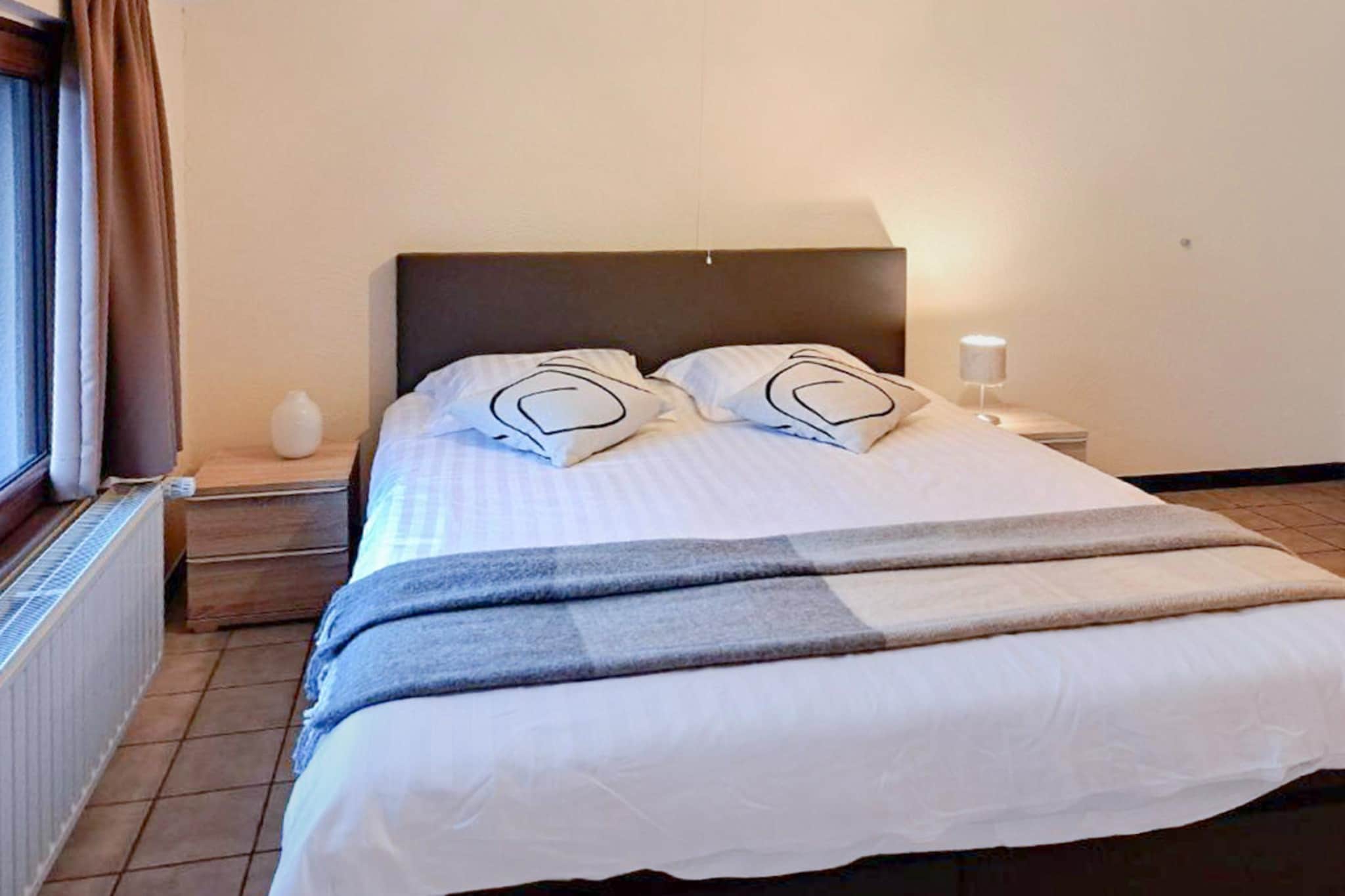 Au Coeur d'Alle - Double Room with Large Double Bed-Chambre