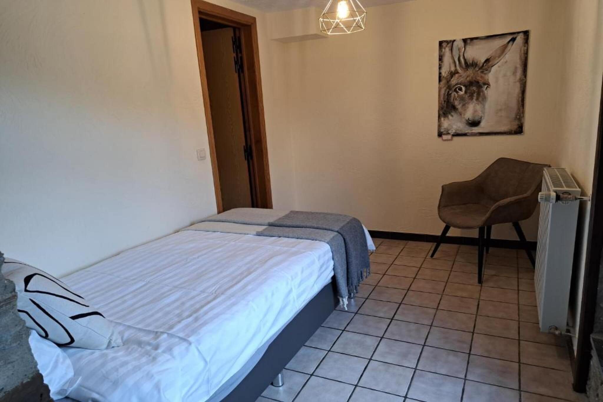 Au Coeur d'Alle - Triple Room with Bathroom-Bedroom