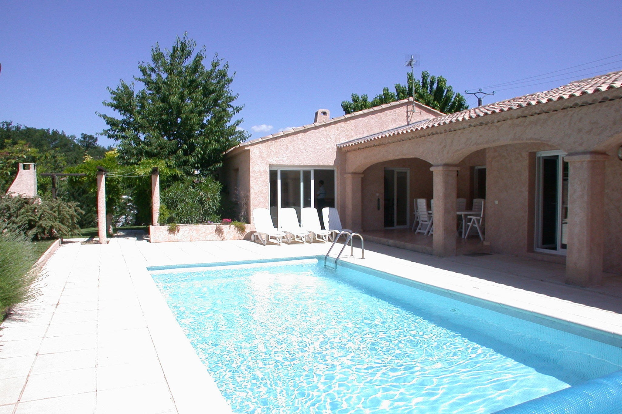 Villa with air conditioning and private pool 1 km from Saint-Paul-en-Foret and 35 km from the sea