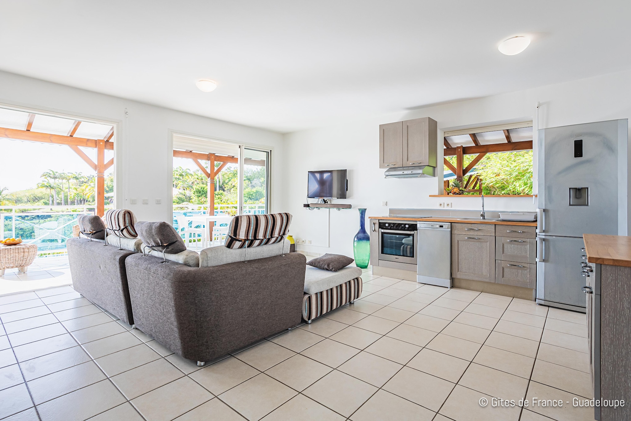 Paradise Bay Villa standing avec vue sur mer Non Remboursable-Salon