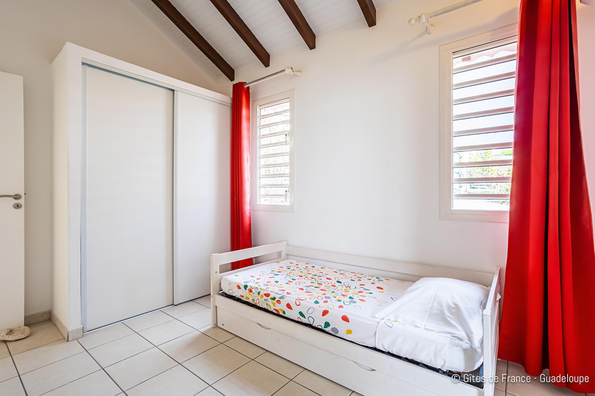 Paradise Bay Villa standing avec vue sur mer Non Remboursable-Chambre