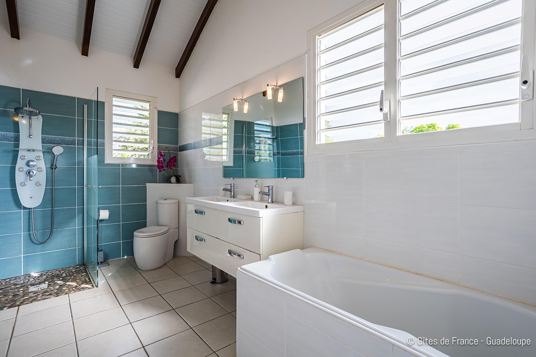 Paradise Bay Villa standing avec vue sur mer Non Remboursable-Salle de bain