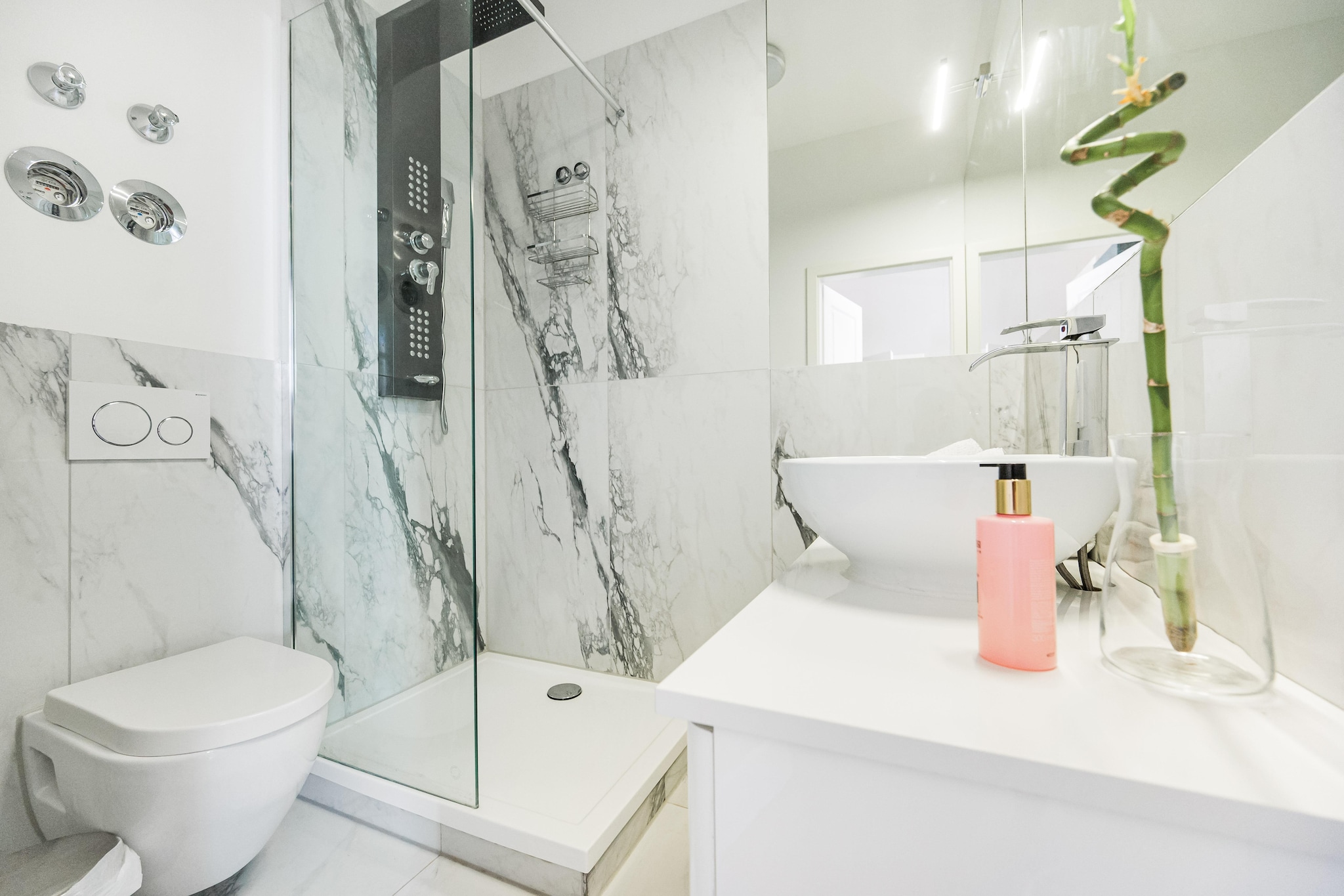 Apartment Bad Camberg-Badkamer