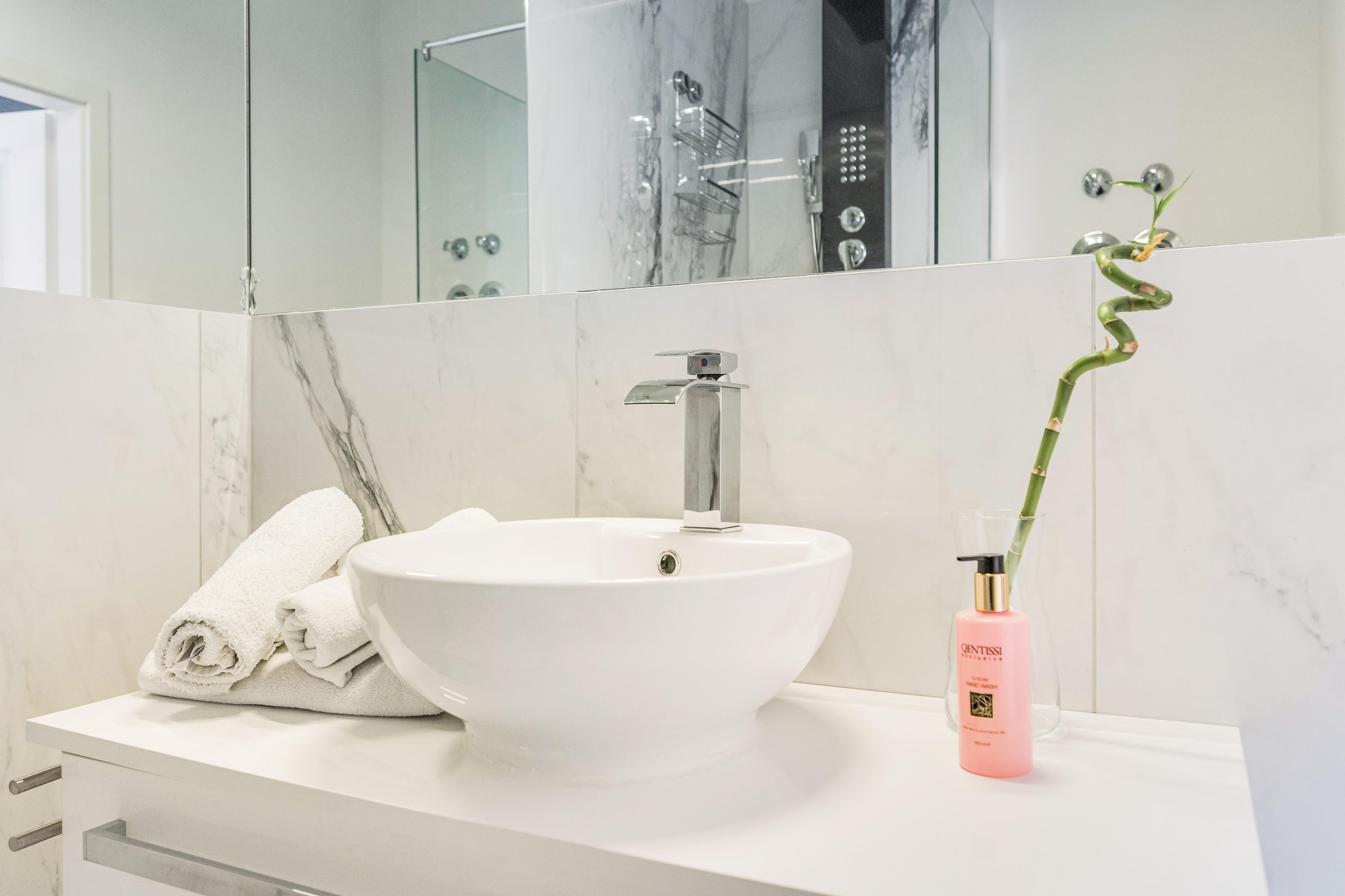 Apartment Bad Camberg-Badkamer