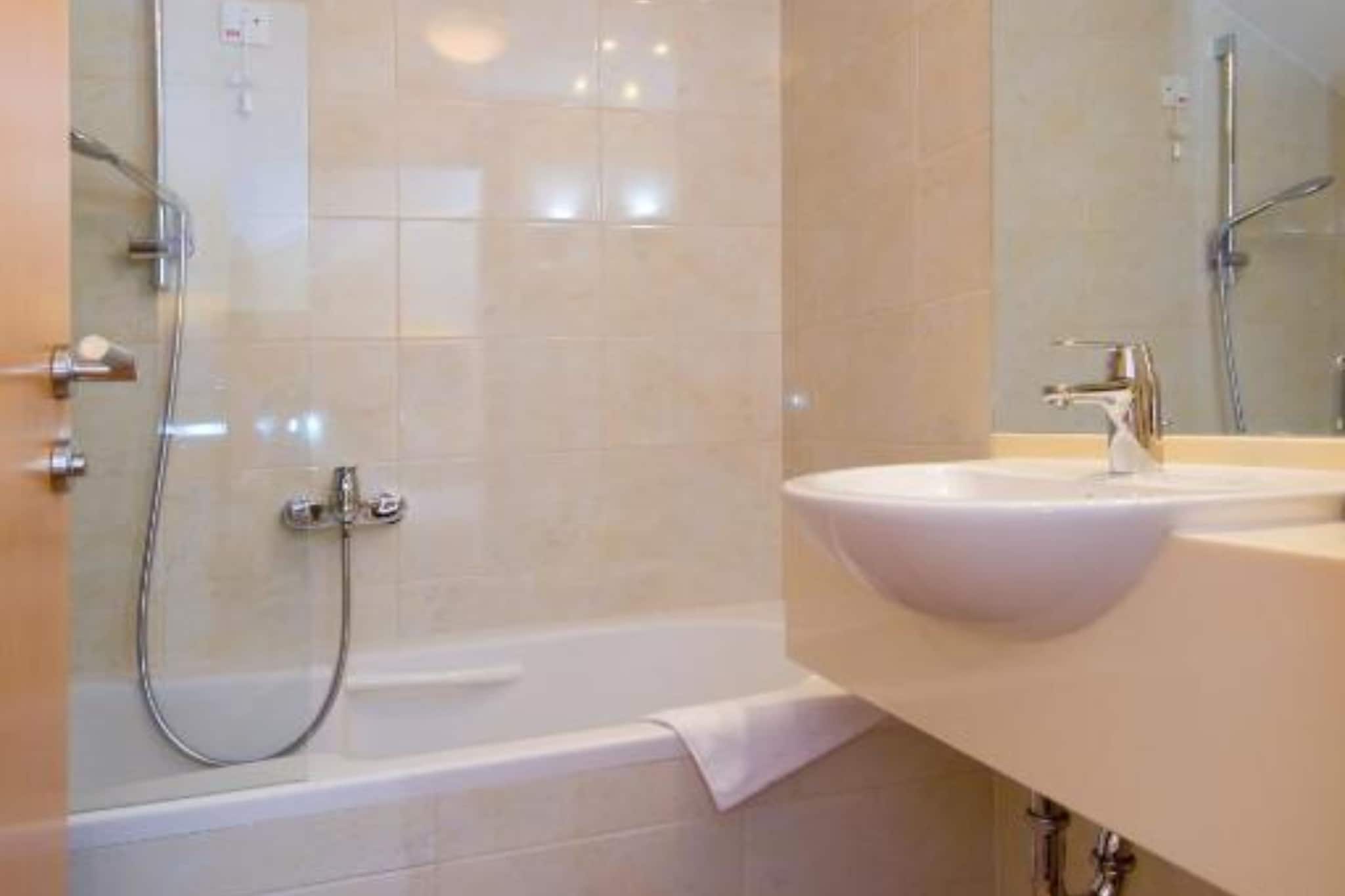 Boutique Hotel Saudade- Premium Double Room With Private Bathroom 1-Salle de bain