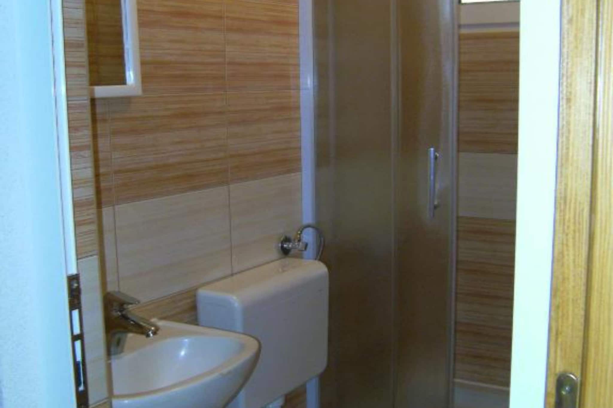 Elez Serenity Guesthouse - Quadruple room with Balcony-Badkamer