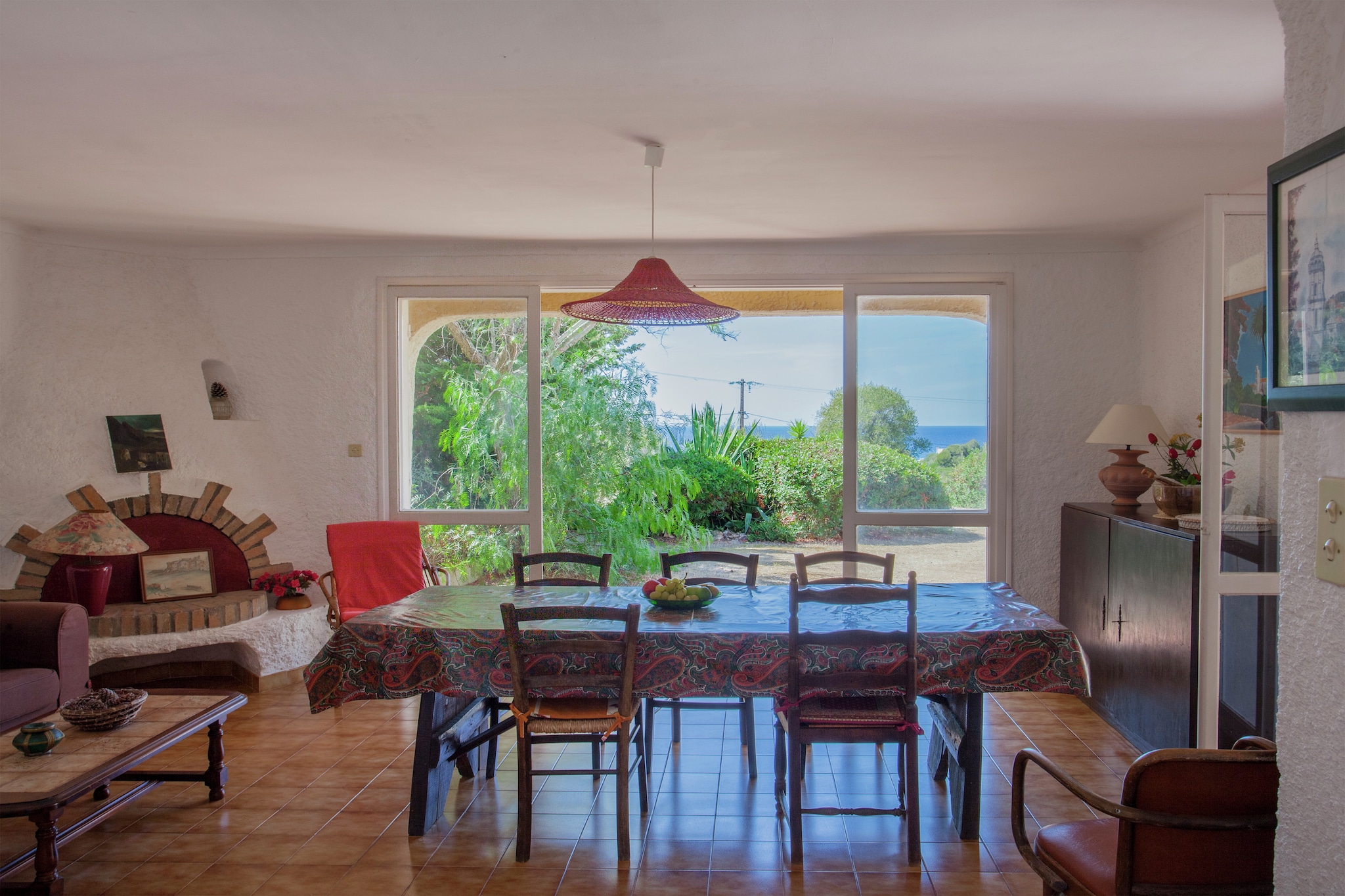 This charming 2-bedroom holiday home in Cargèse, Corse-du-Sud, offers stunning views of the white sands of Pero beach and is perfect for a family of four. Located just 500 meters from the beach and 100 meters from a shared tennis court, it’s ideal for sun-seekers and sports enthusiasts alike. Restaurants and shops are conveniently located 1 km away, making it easy to enjoy local flavors and stock up on essentials.

The home features a furnished garden and a terrace with a barbecue, perfect for relaxed outdoor meals in the fresh sea air. A boules court invites friendly competition, and a children’s bed ensures restful nights for little ones. Inside, the open kitchen is equipped with a microwave, oven, dishwasher, and washing machine to make your stay comfortable and hassle-free.

Set in a peaceful location with public transport available just 3 km away, this holiday home combines convenience, comfort, and coastal charm. Whether you're lounging in the garden, playing tennis, or exploring the nearby beaches, it’s a delightful base for your Corsican escape.