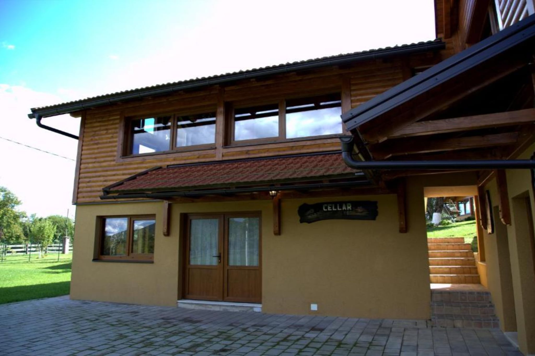 Brezova Poljana Lodge with Sauna and Hot-Tub - Five Bedroom Holiday Home-Buitenlucht