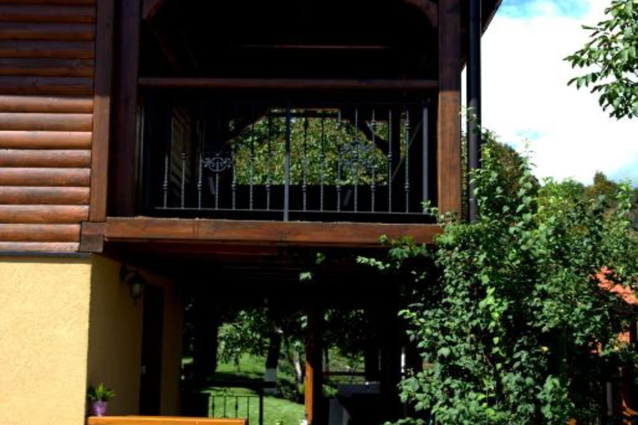 Brezova Poljana Lodge with Sauna and Hot-Tub - Five Bedroom Holiday Home-Buitenlucht