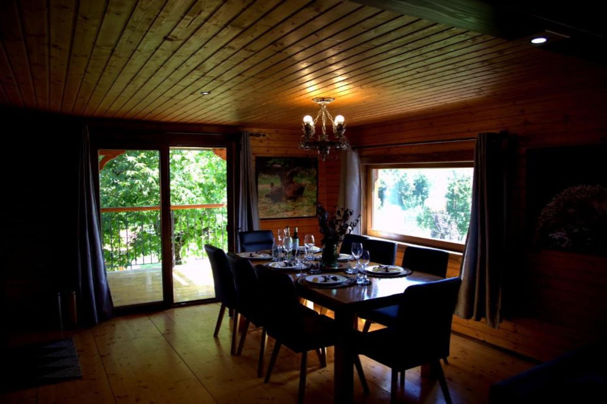 Brezova Poljana Lodge with Sauna and Hot-Tub - Five Bedroom Holiday Home-Eetkamer