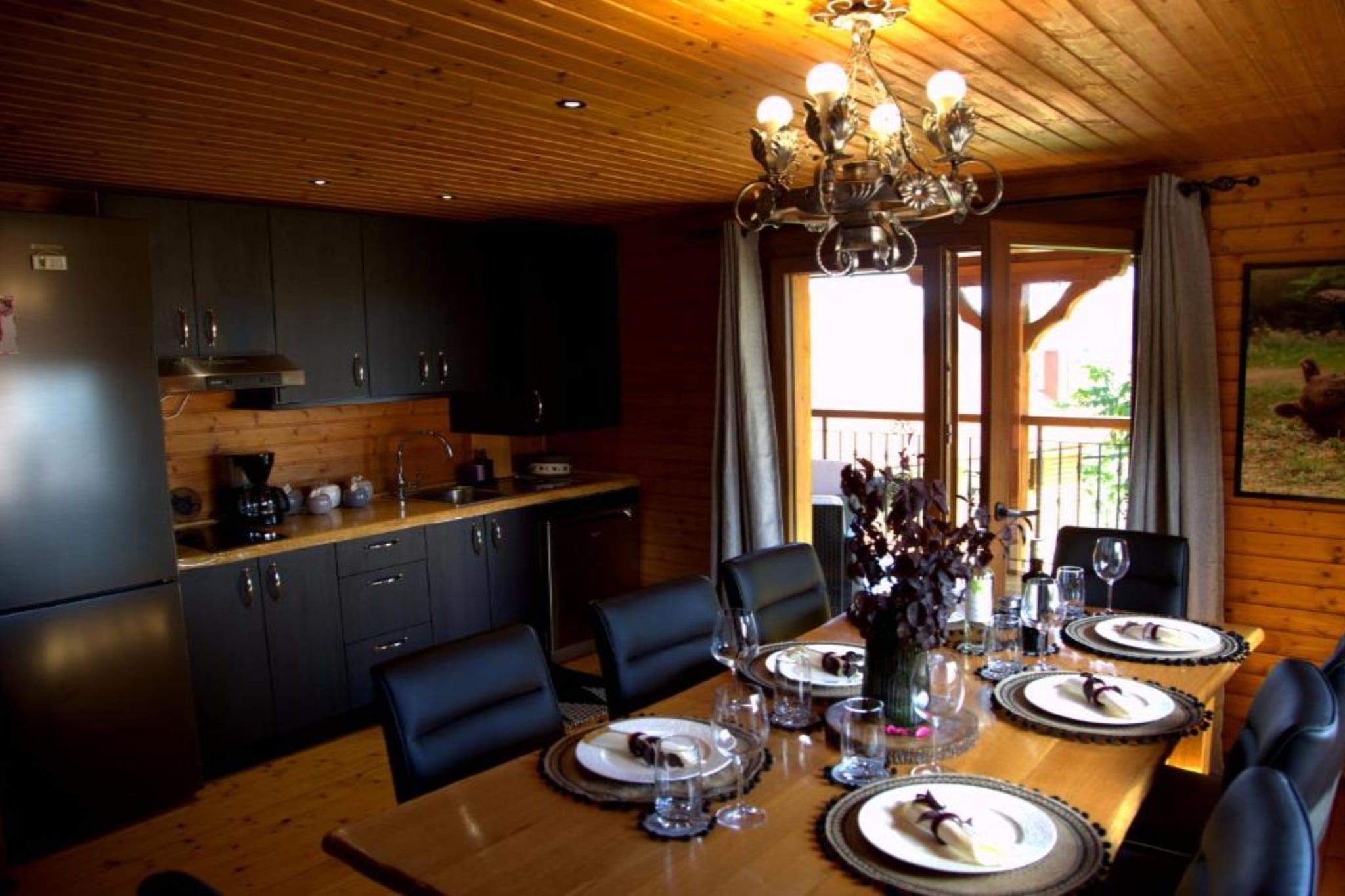 Brezova Poljana Lodge with Sauna and Hot-Tub - Five Bedroom Holiday Home-Eetkamer