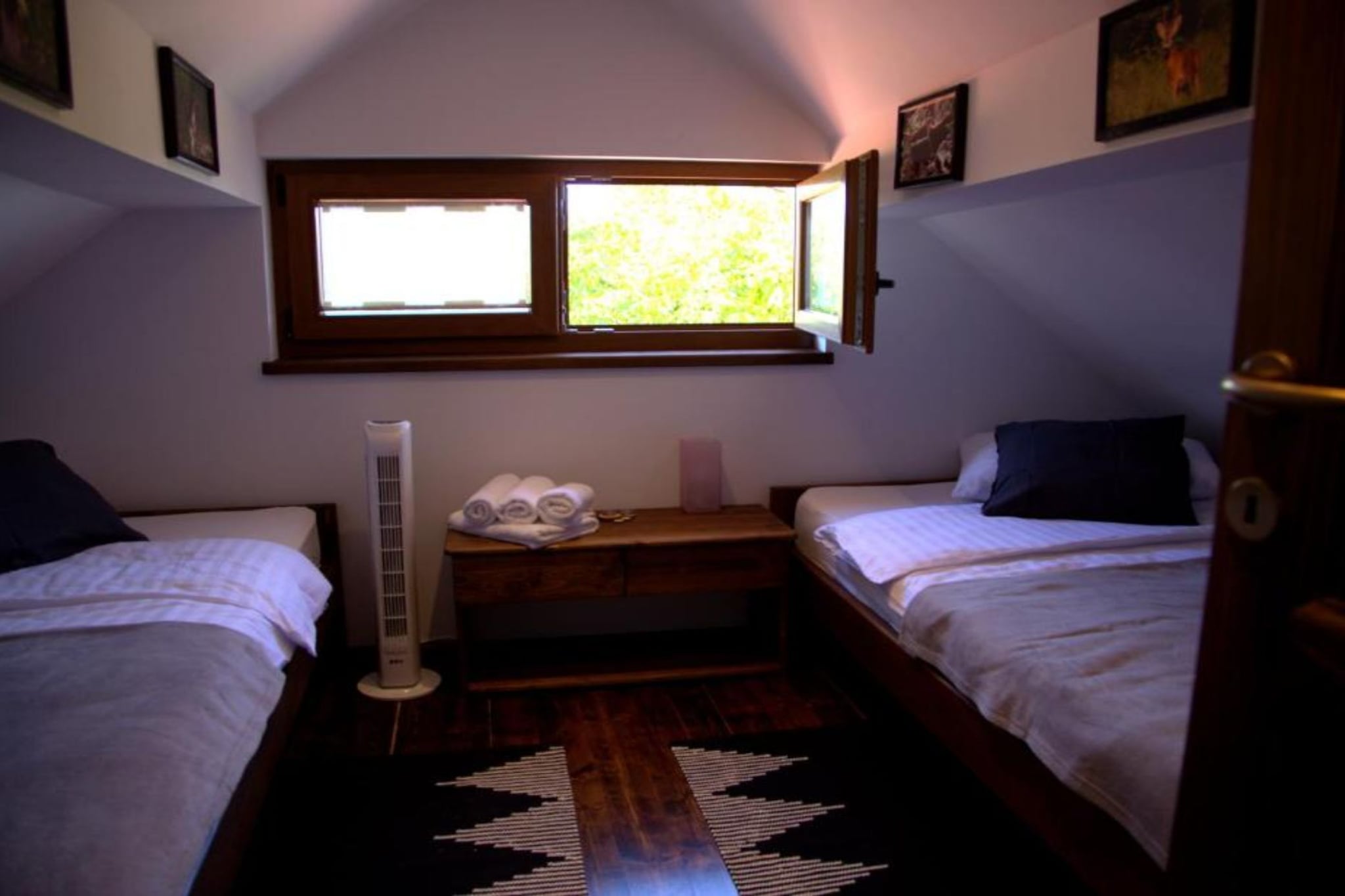 Brezova Poljana Lodge with Sauna and Hot-Tub - Five Bedroom Holiday Home-Slaapkamer